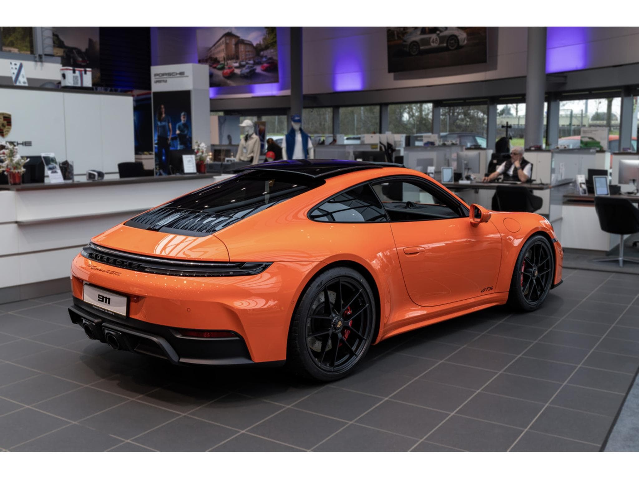 Porsche 911 4 GTS (2026) - Photo 2