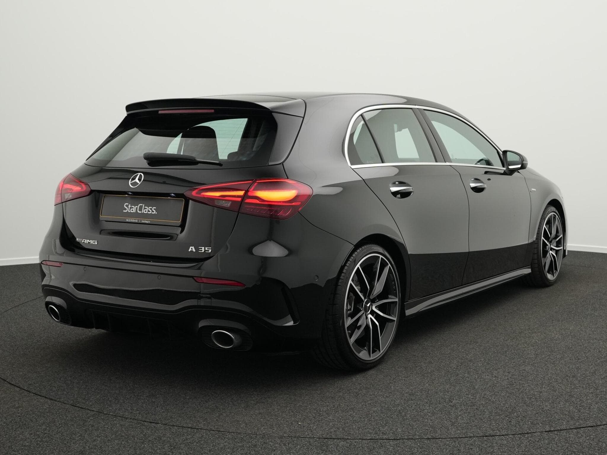 Mercedes A 35 AMG 4MATIC Multi+Kamera+MBUX+Ambi (2025) - Photo 3