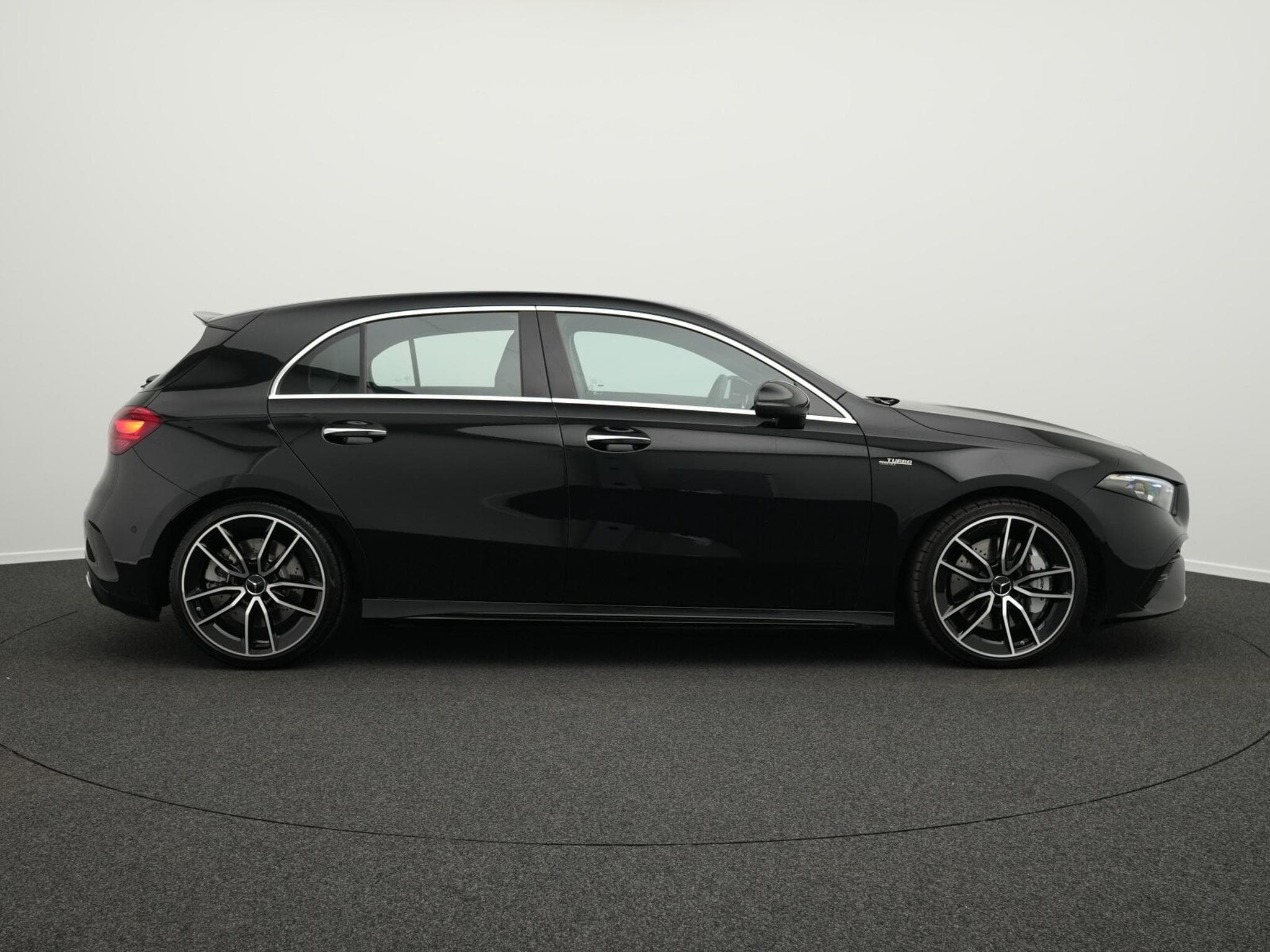 Mercedes A 35 AMG 4MATIC Multi+Kamera+MBUX+Ambi (2025) - Photo 5