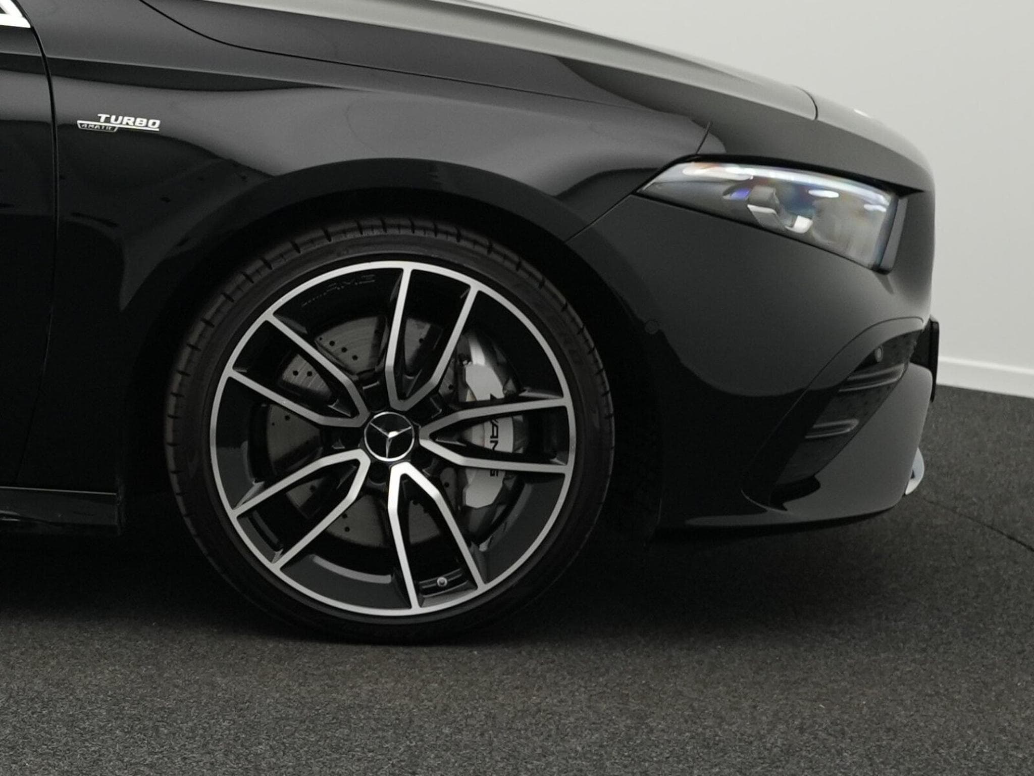 Mercedes A 35 AMG 4MATIC Multi+Kamera+MBUX+Ambi (2025) - Photo 6