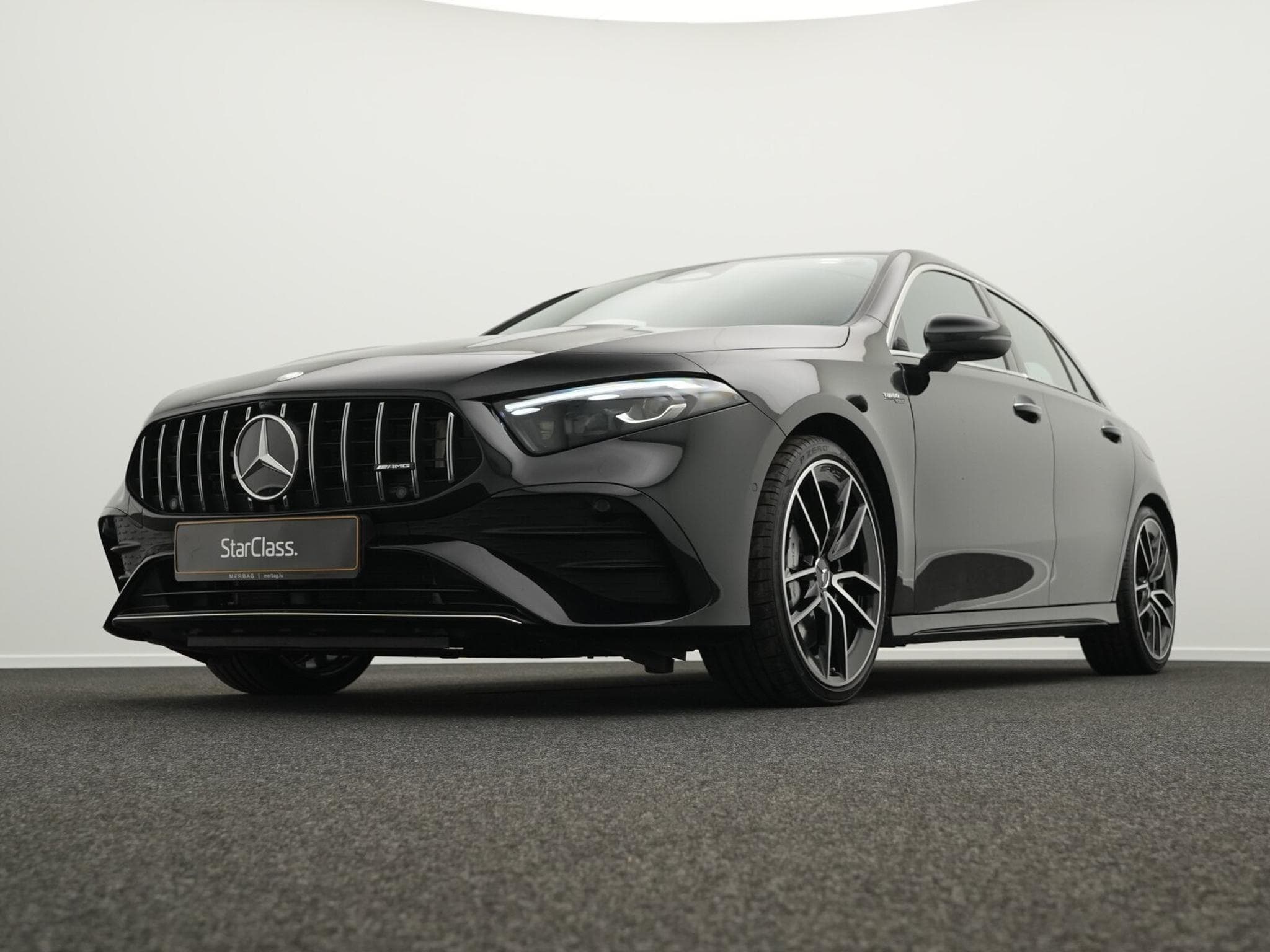 Mercedes A 35 AMG 4MATIC Multi+Kamera+MBUX+Ambi (2025) - Photo 8