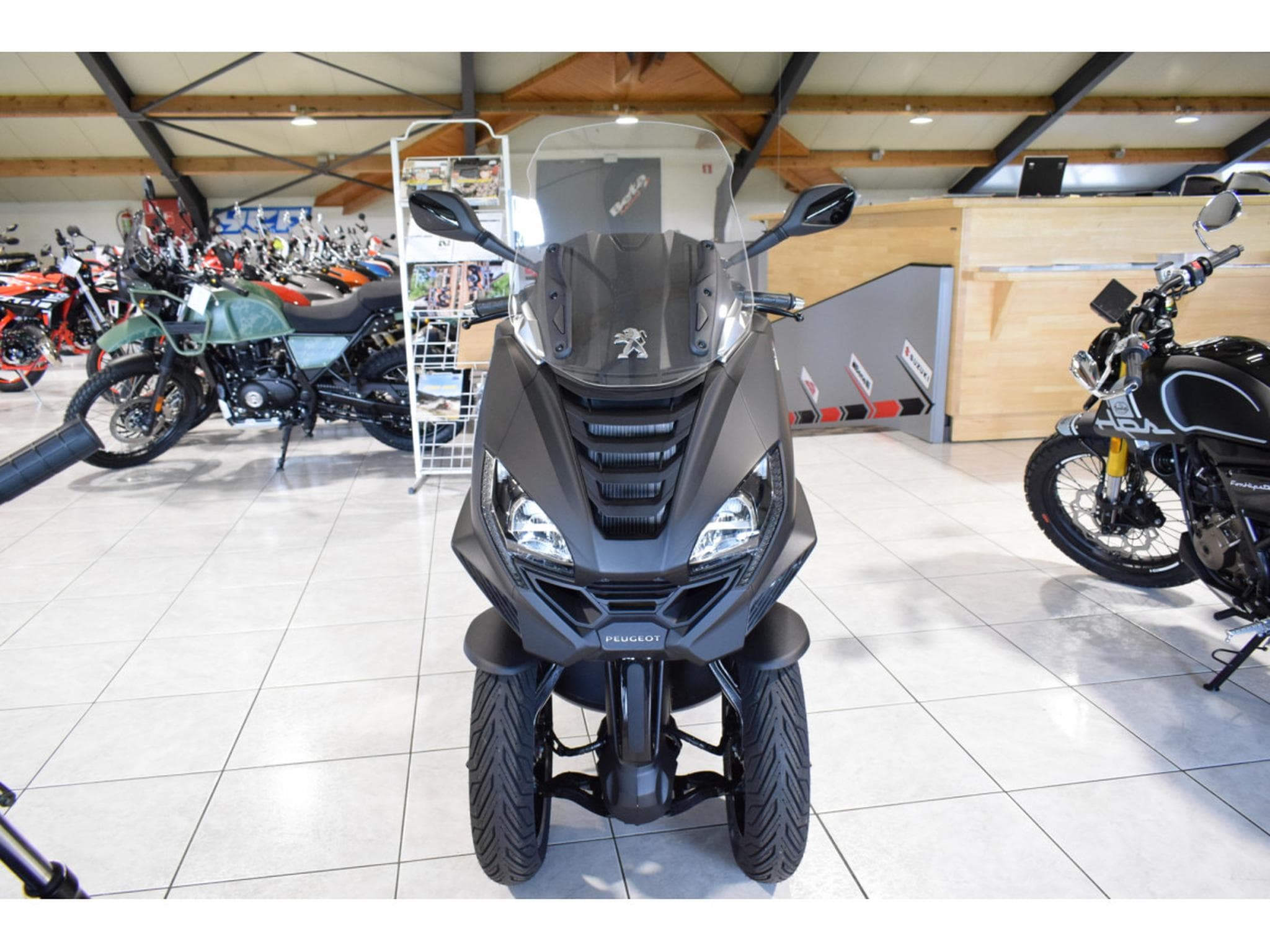 Peugeot Metropolis V3 E5 ALLURE NOIR MATT (2024) - Photo 2