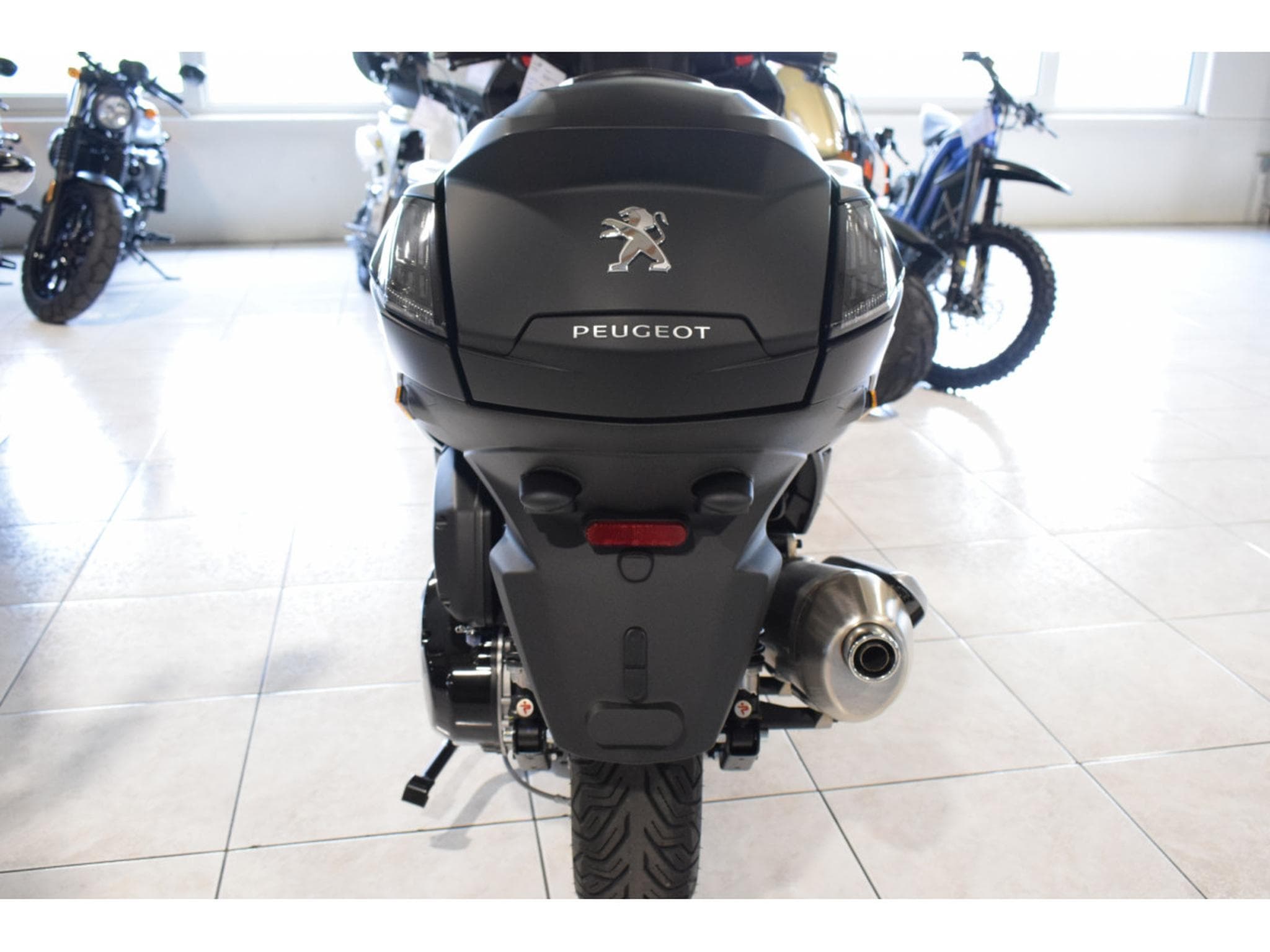 Peugeot Metropolis V3 E5 ALLURE NOIR MATT (2024) - Photo 3
