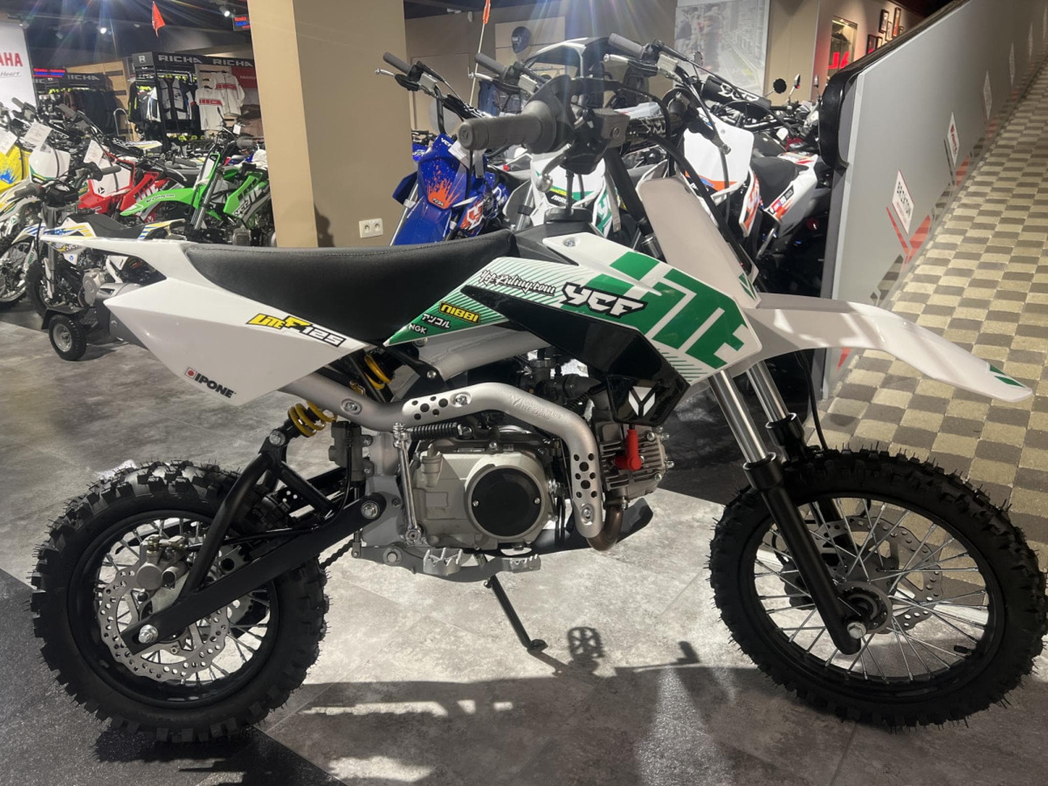 YCF Lite F (2024) - Photo 1