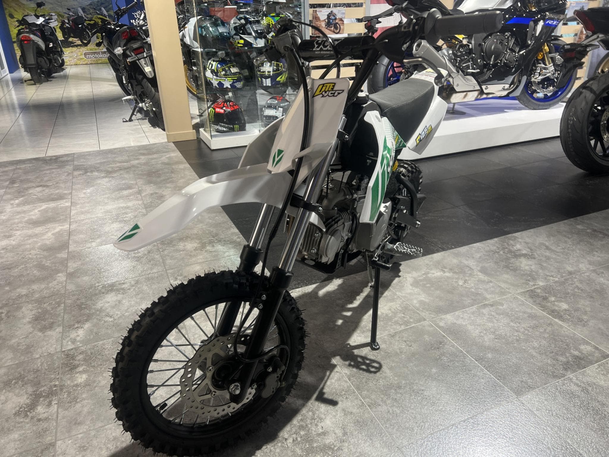 YCF Lite F (2024) - Photo 2