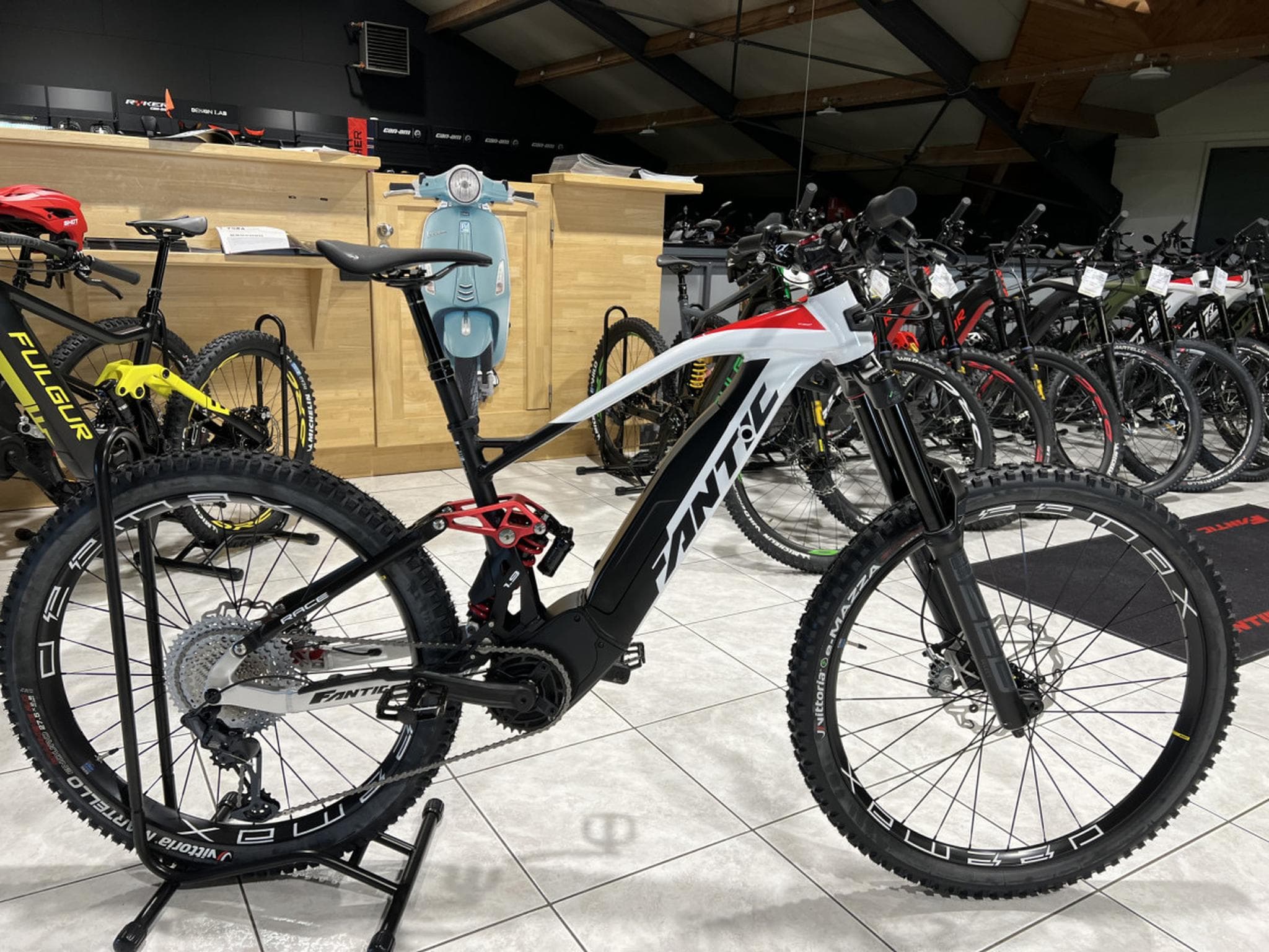 Fantic XEF 1.9 RACE 720Wh, 29''-27,5'', freins 4 pistons, 90 Nm (2026) - Photo 1