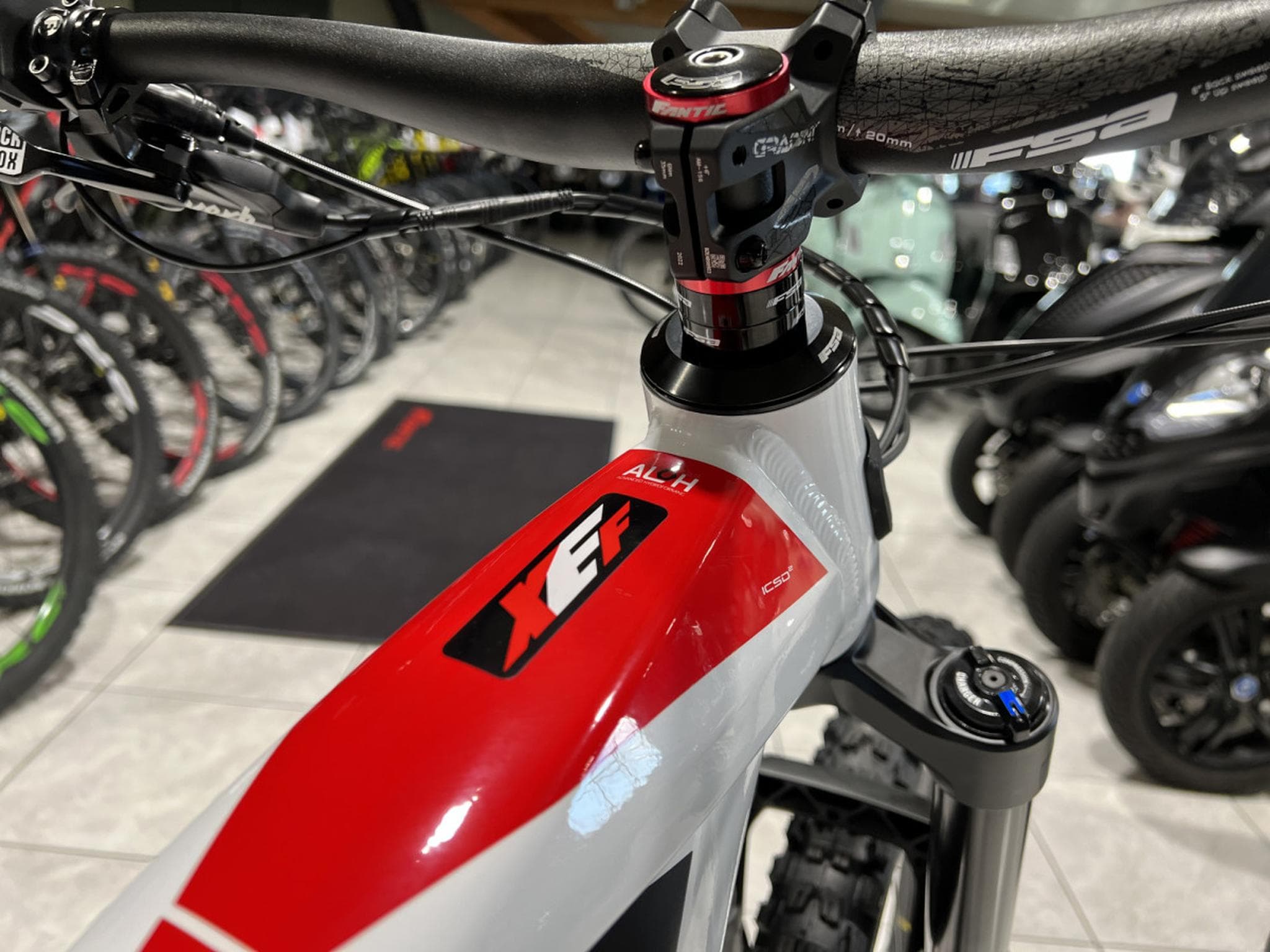 Fantic XEF 1.9 RACE 720Wh, 29''-27,5'', freins 4 pistons, 90 Nm (2026) - Photo 10