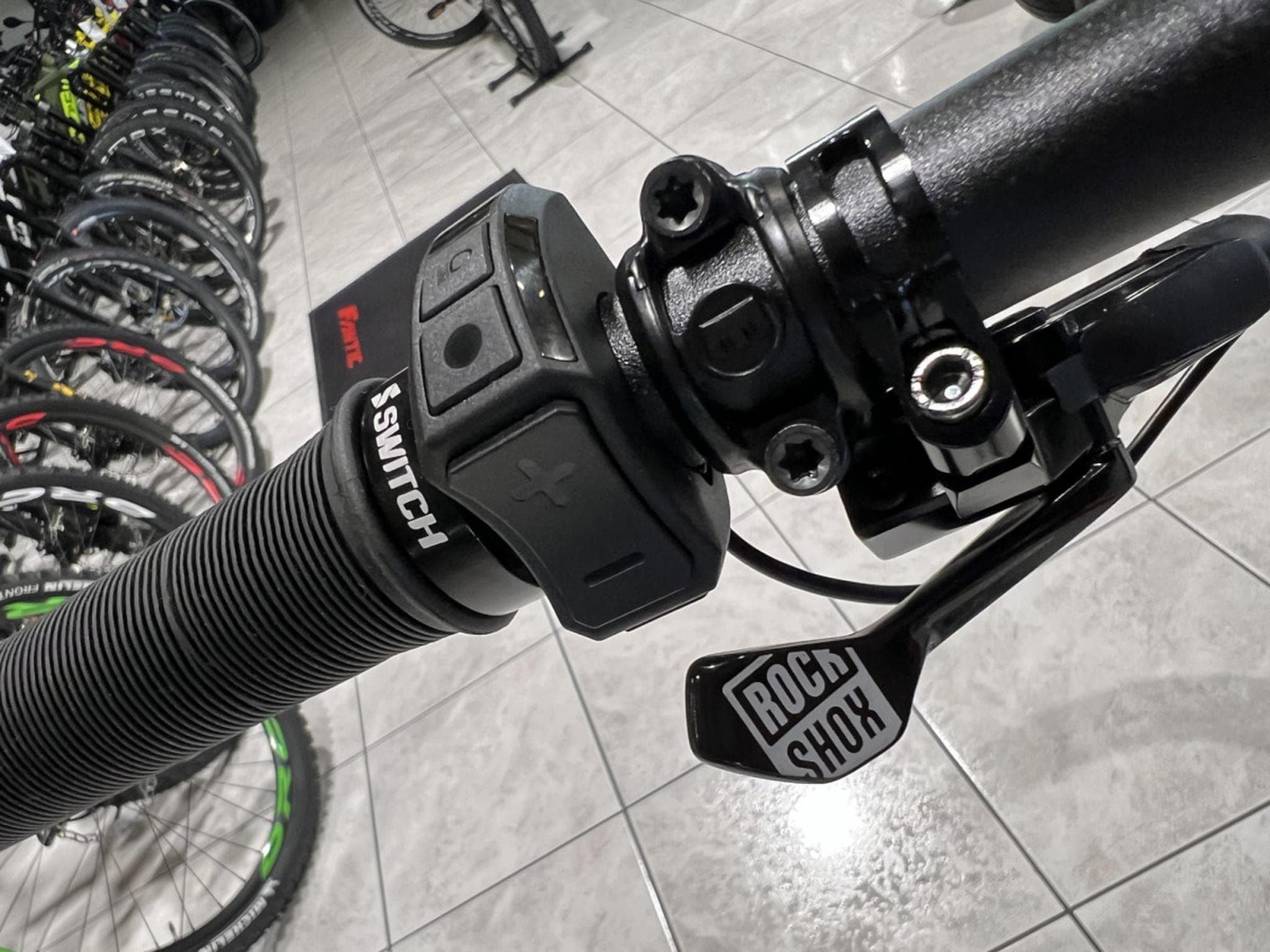 Fantic XEF 1.9 RACE 720Wh, 29''-27,5'', freins 4 pistons, 90 Nm (2026) - Photo 6