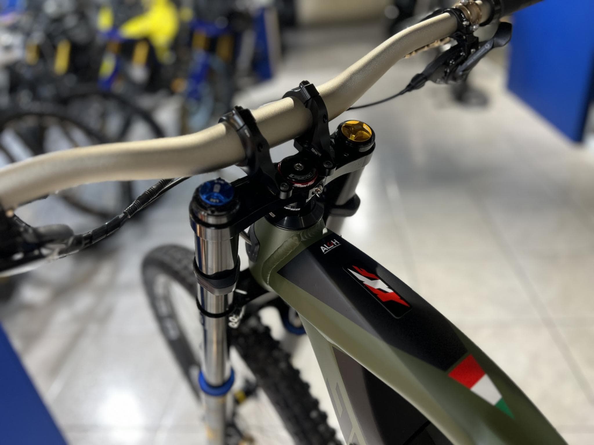 Fantic XXF 2.0 FACTORY Öhlins 720Wh, 29''-27,5'', freins 4 pistons, 90 (2026) - Photo 5