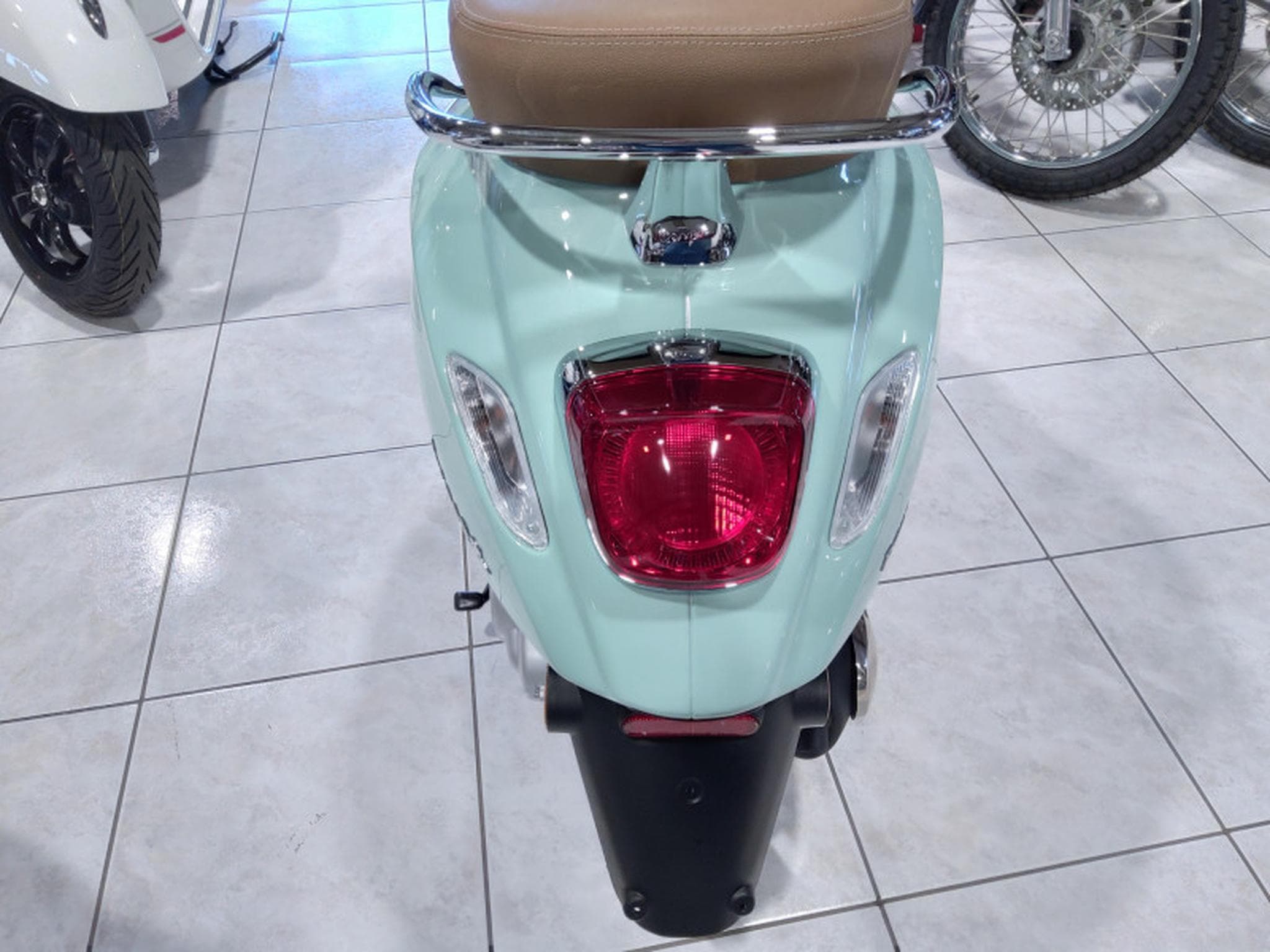 Vespa Primavera VERT MENTHE (2024) - Photo 3