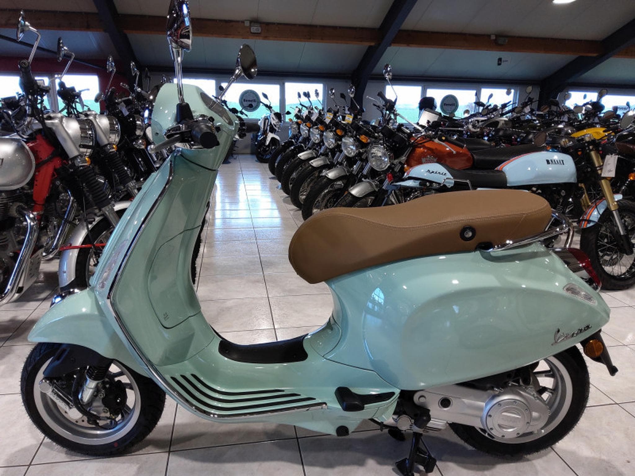 Vespa Primavera VERT MENTHE (2024) - Photo 4