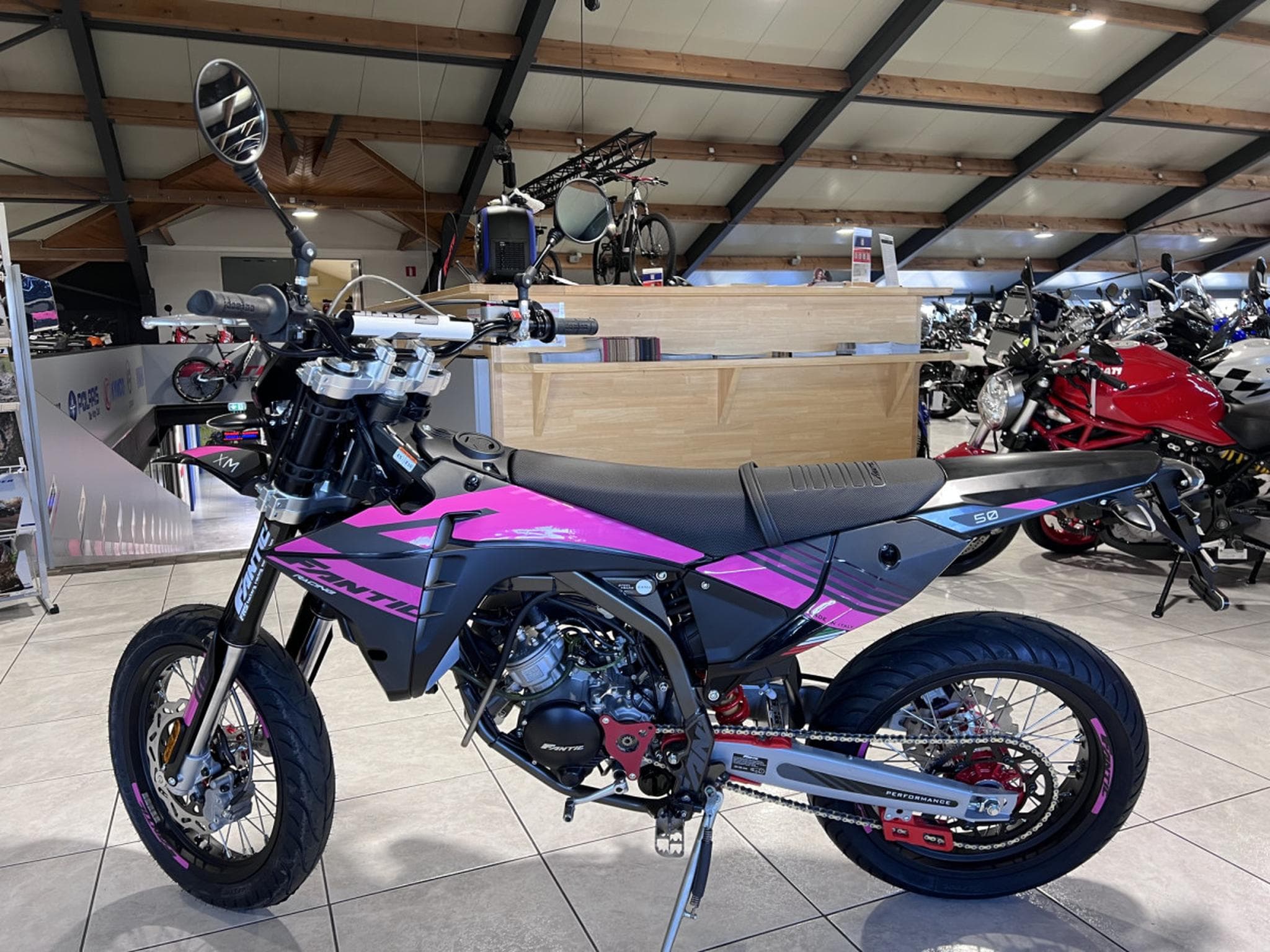 Fantic Motard PERFORMANCE 2T (2024) - Photo 4