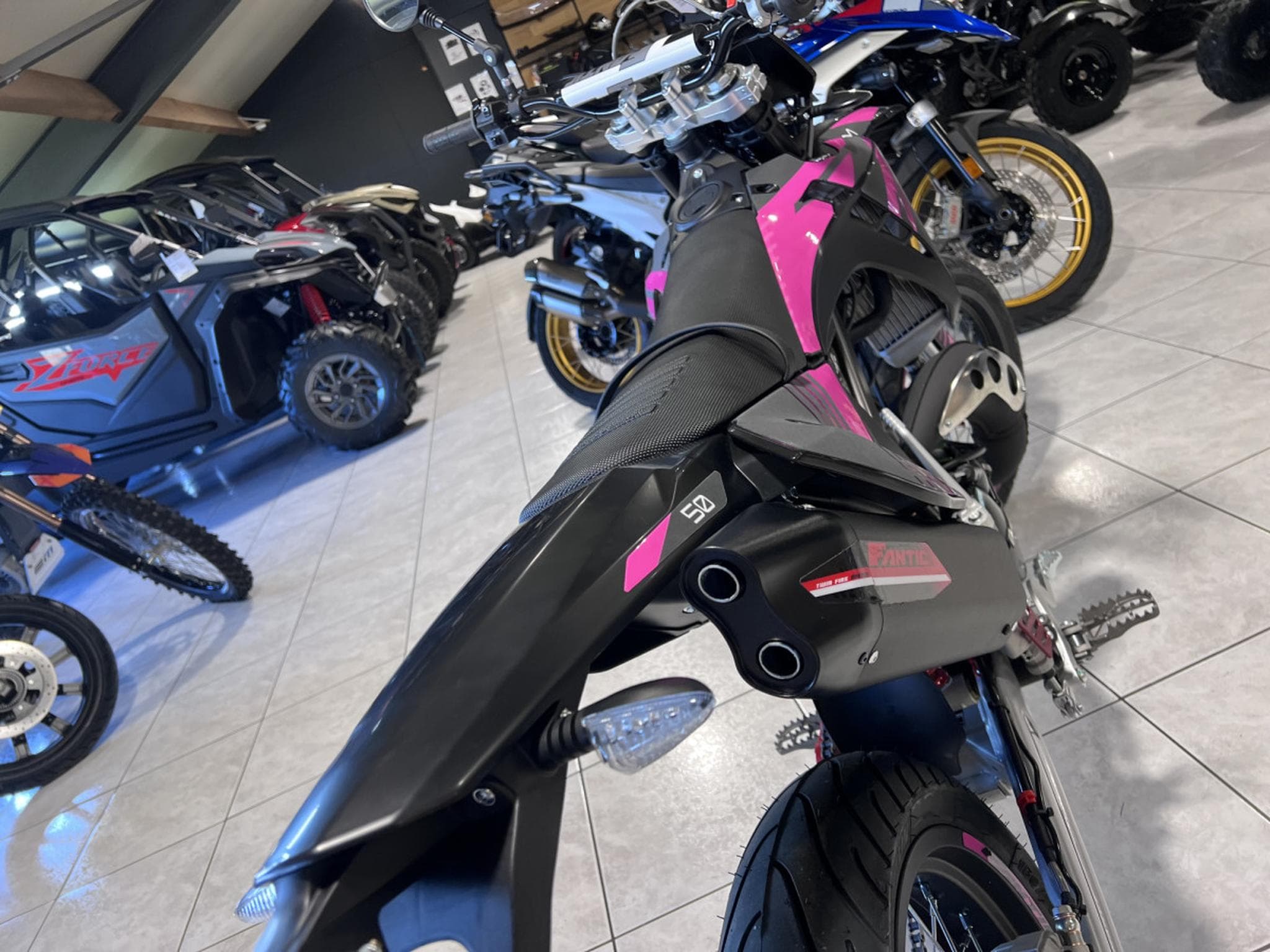 Fantic Motard PERFORMANCE 2T (2024) - Photo 5