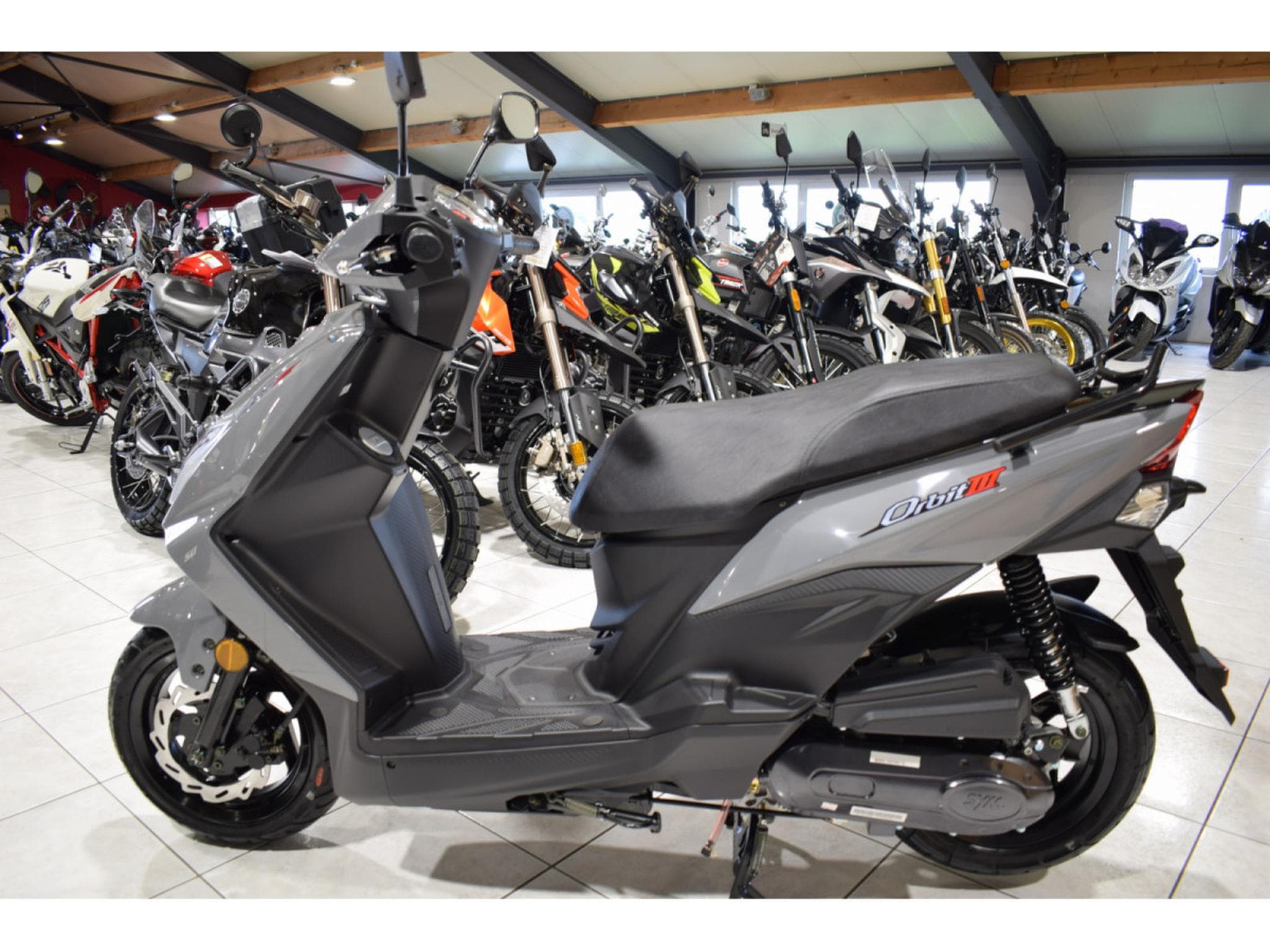 SYM Orbit III 50 classe B 45 Km/h (2026) - Photo 4
