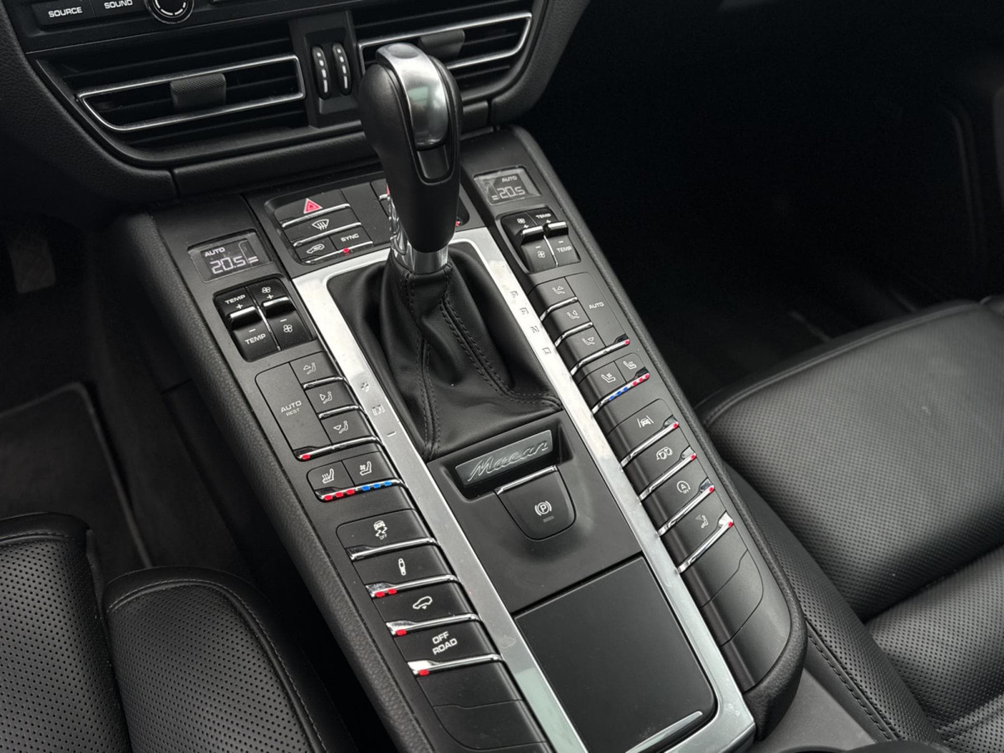 Porsche Macan Porsche Macan Turbo - Chrono Sport - PDLS+ - BOSE (2021) - Photo 10
