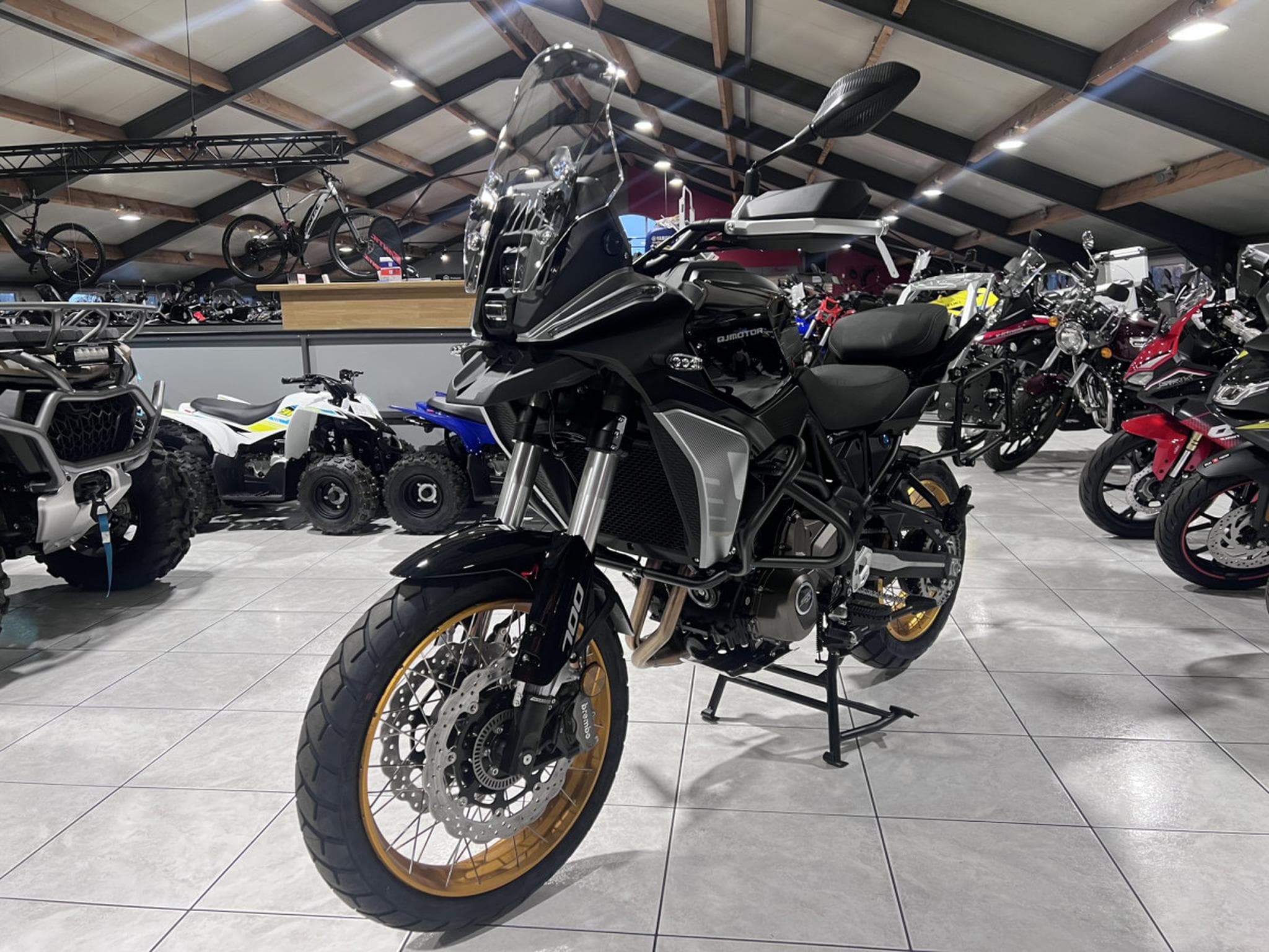 QJmotor SRT 700 SX TOURING (2026) - Photo 2