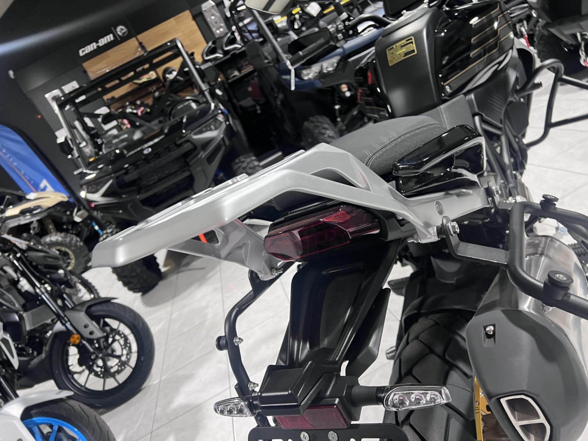 QJmotor SRT 700 SX TOURING (2026) - Photo 5