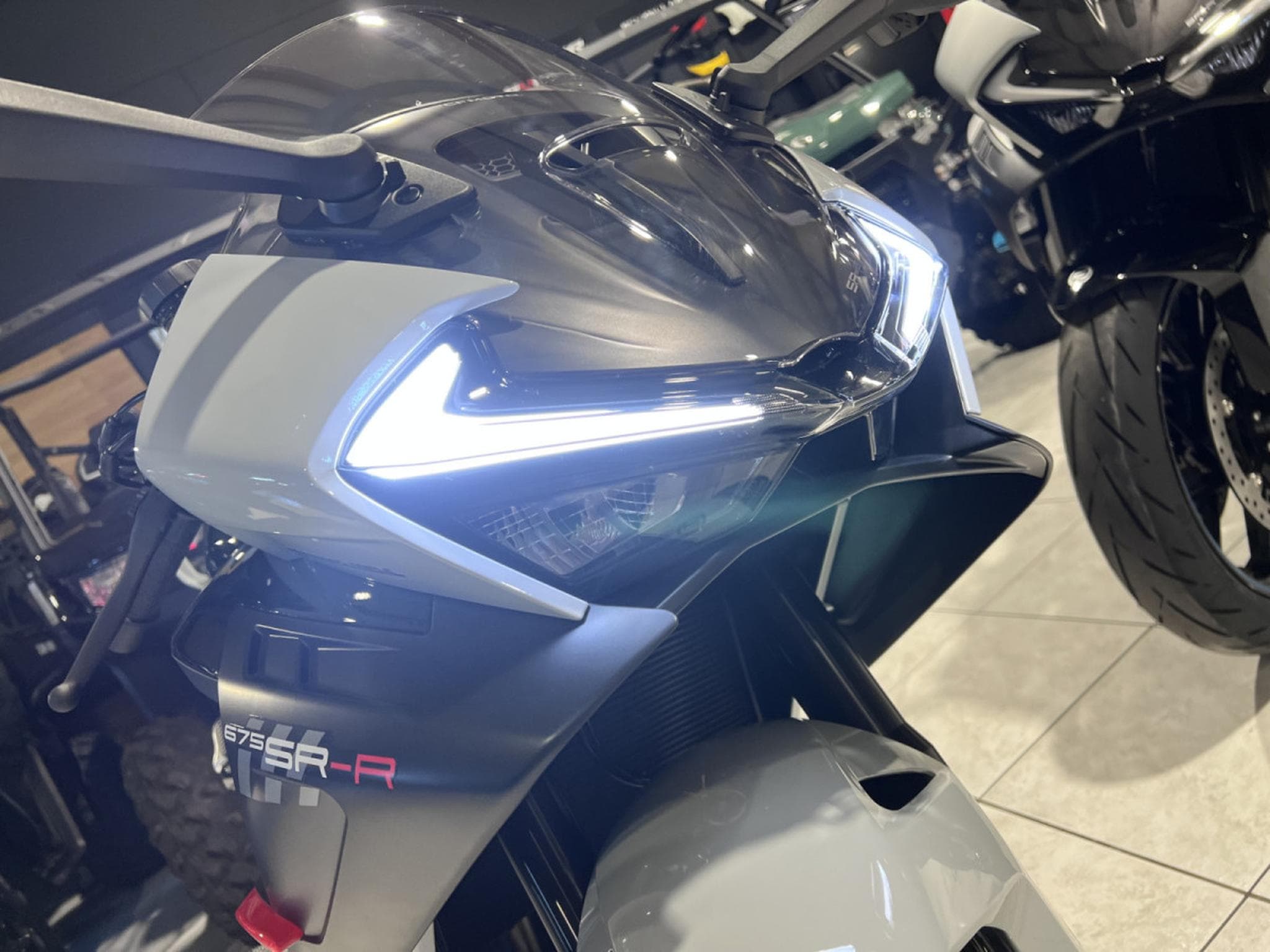 CF Moto 675 SR-R (2026) - Photo 10