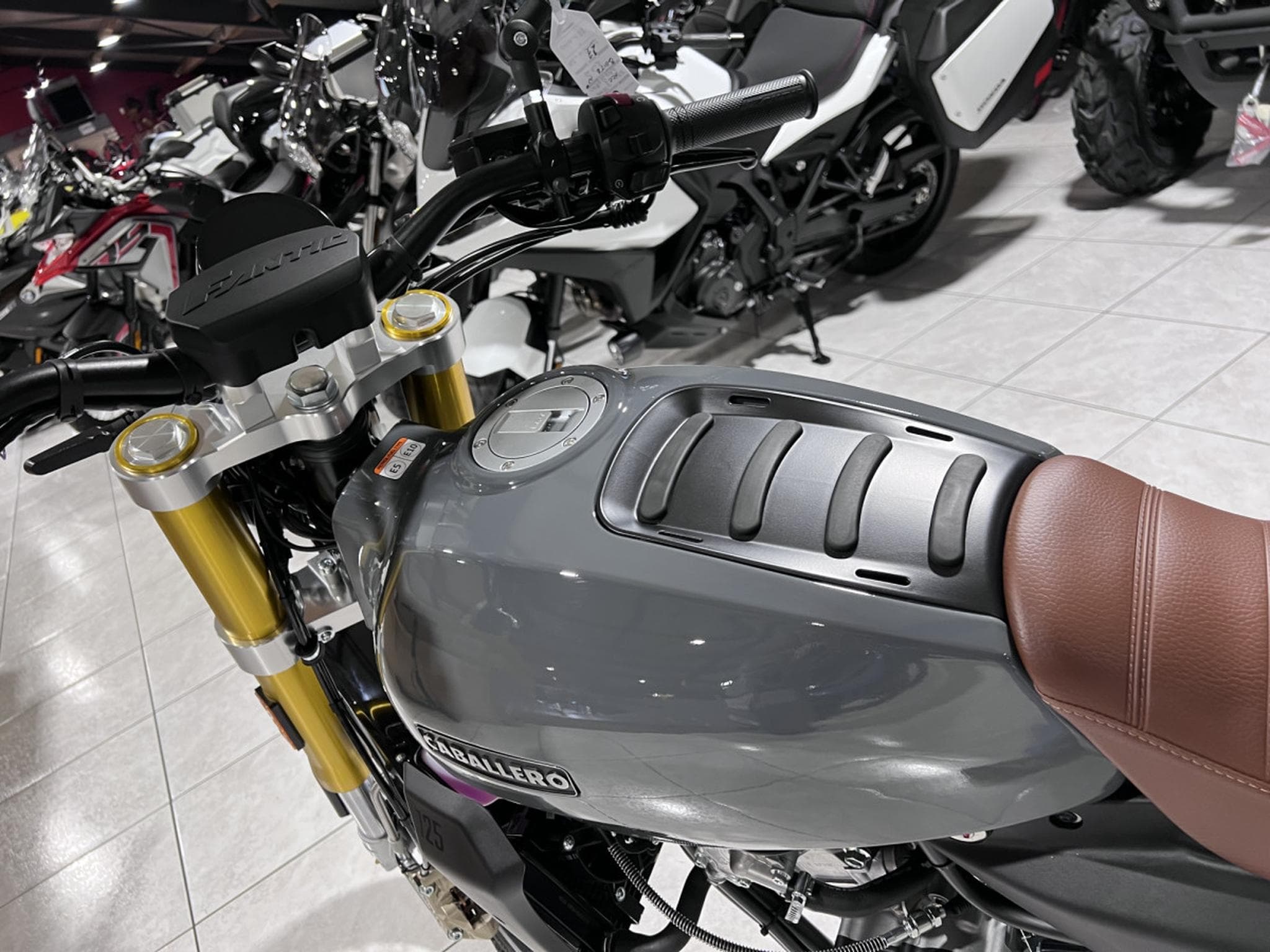 Fantic Caballero DELUXE (2026) - Photo 6