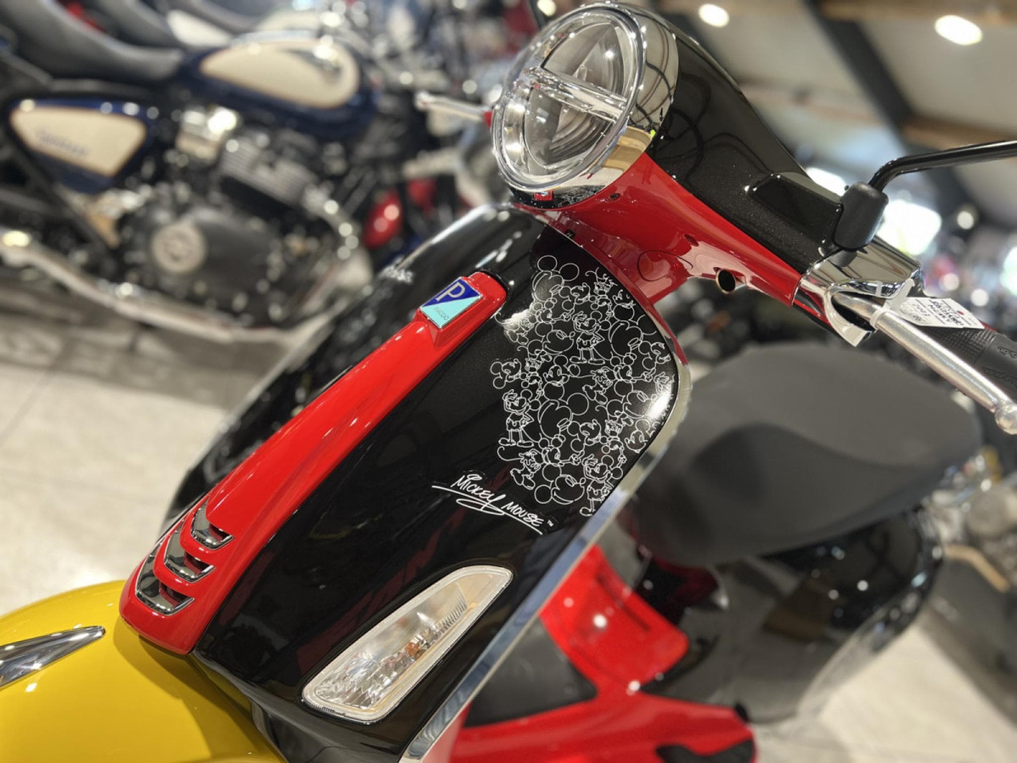 Vespa Primavera Mickey Mouse Edition 4T  classe B 45 Km/h (2025) - Photo 6