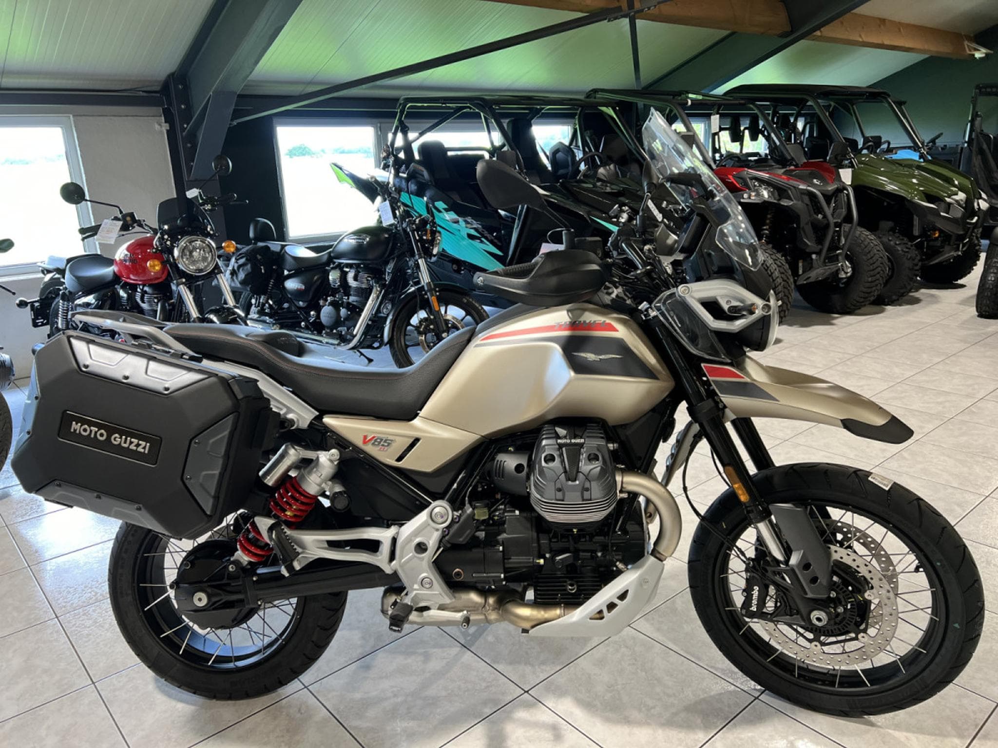 Moto Guzzi V85 TT TRAVEL (2026) - Photo 1