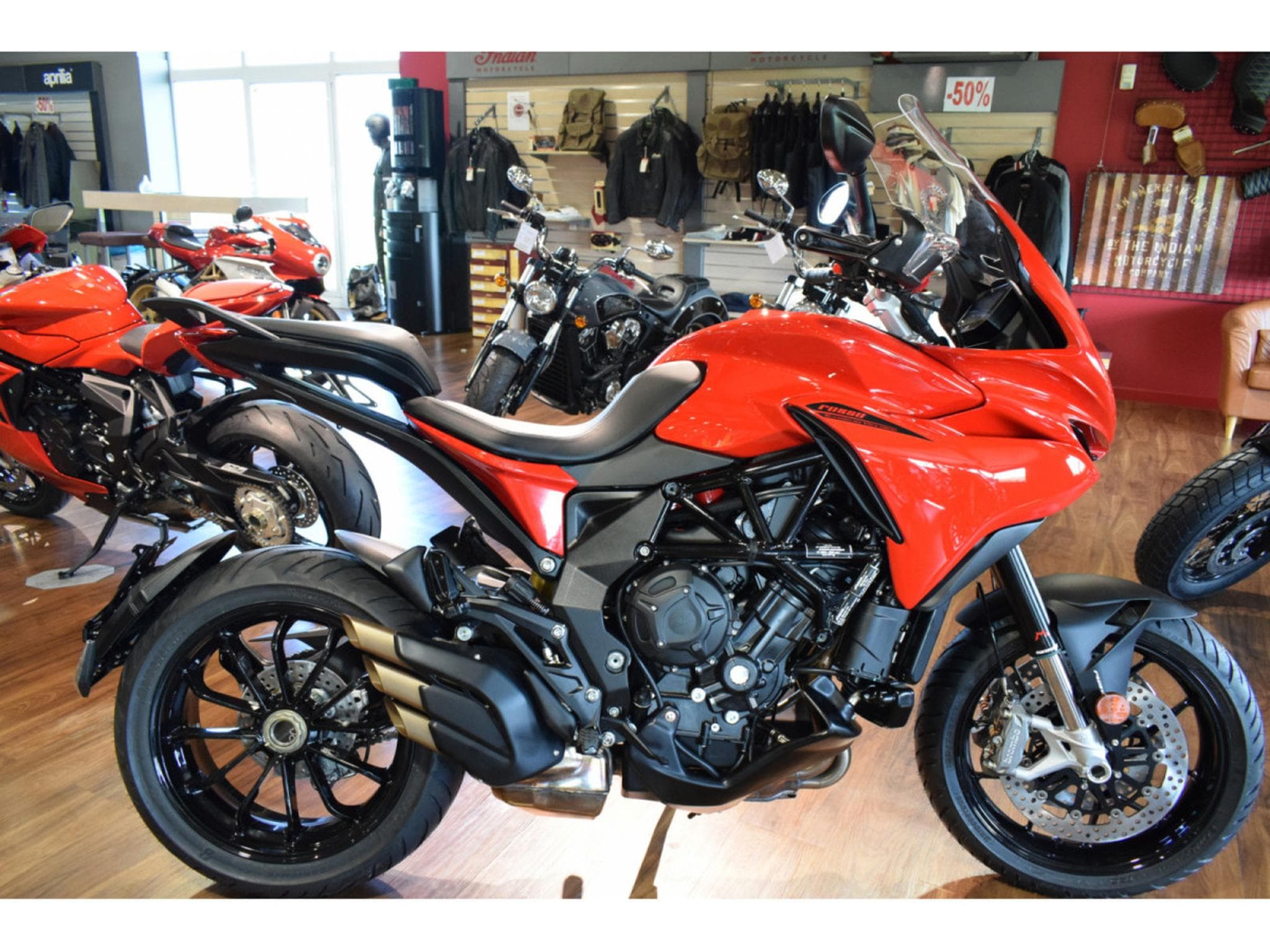 MV Agusta Turismo Veloce Rabaissée 60 mm (2022) - Photo 1