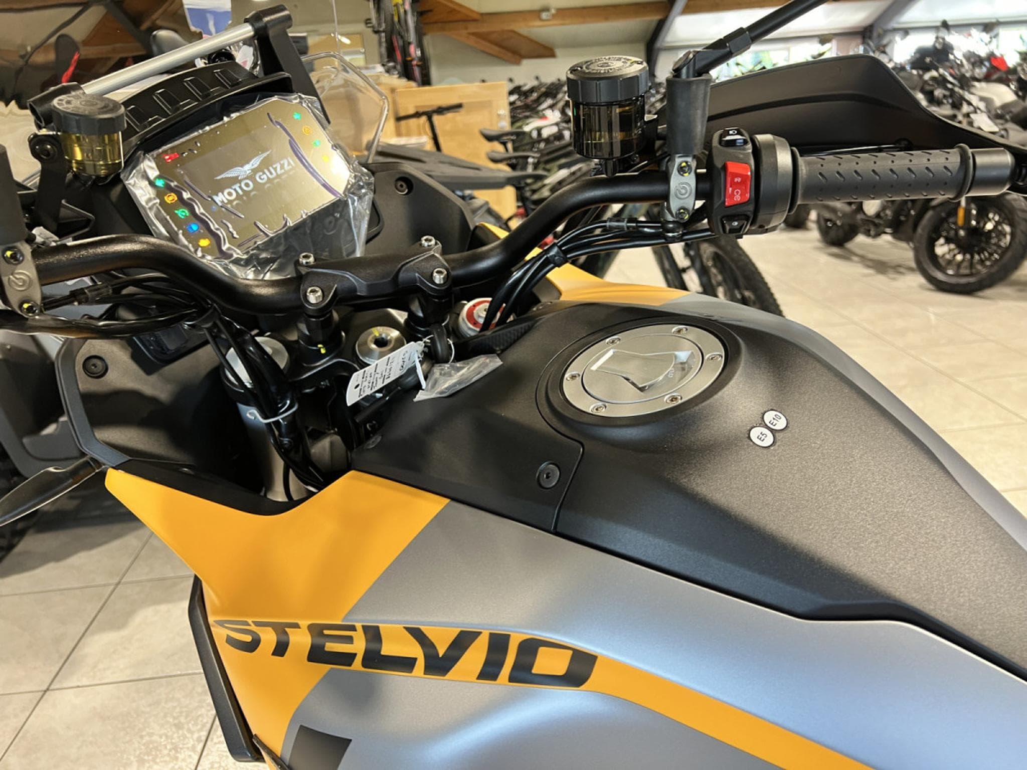 Moto Guzzi Stelvio PFF Rider Assistance Solution 1000 (2026) - Photo 6