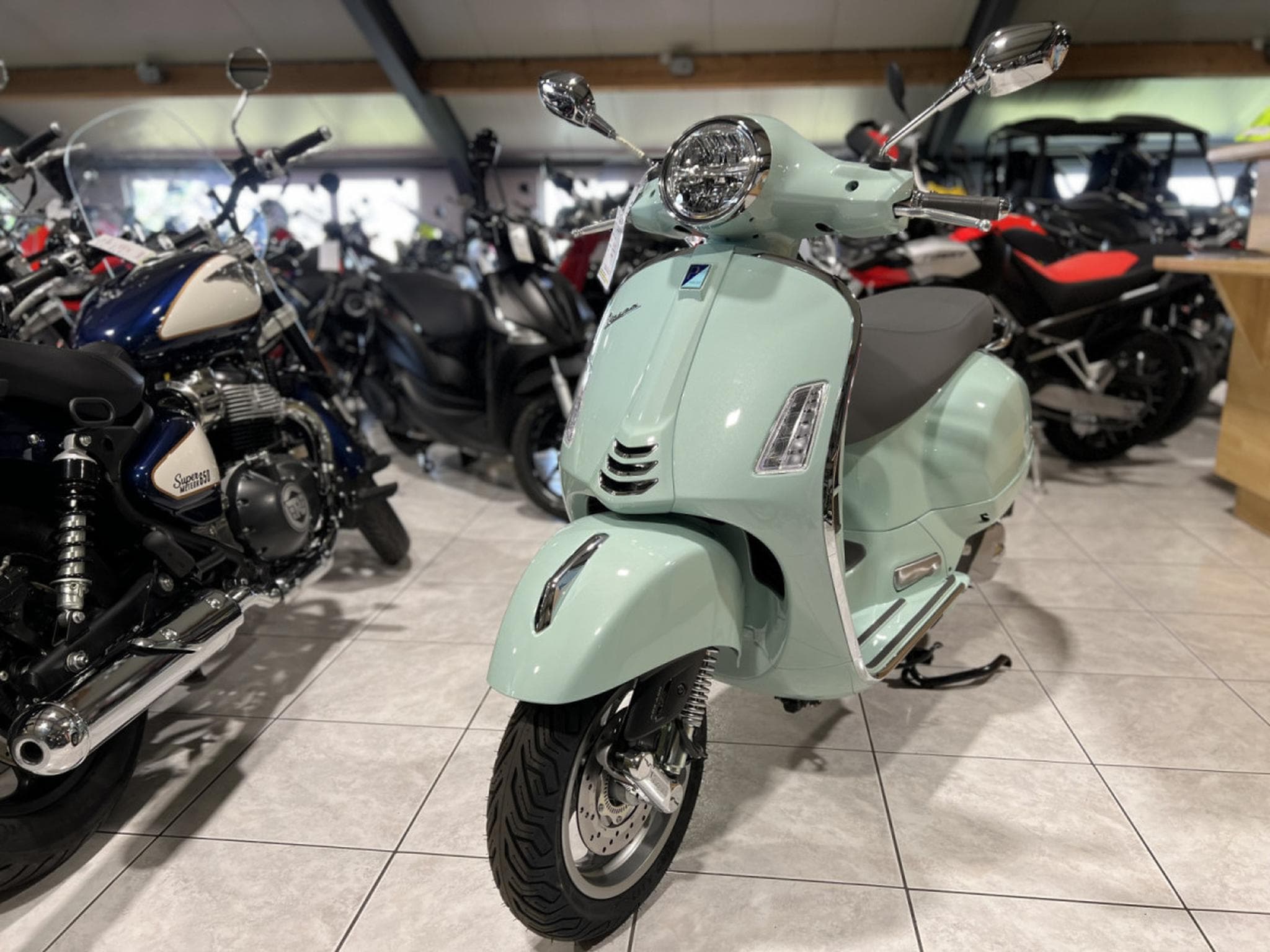 Vespa GTS Classica (2025) - Photo 2