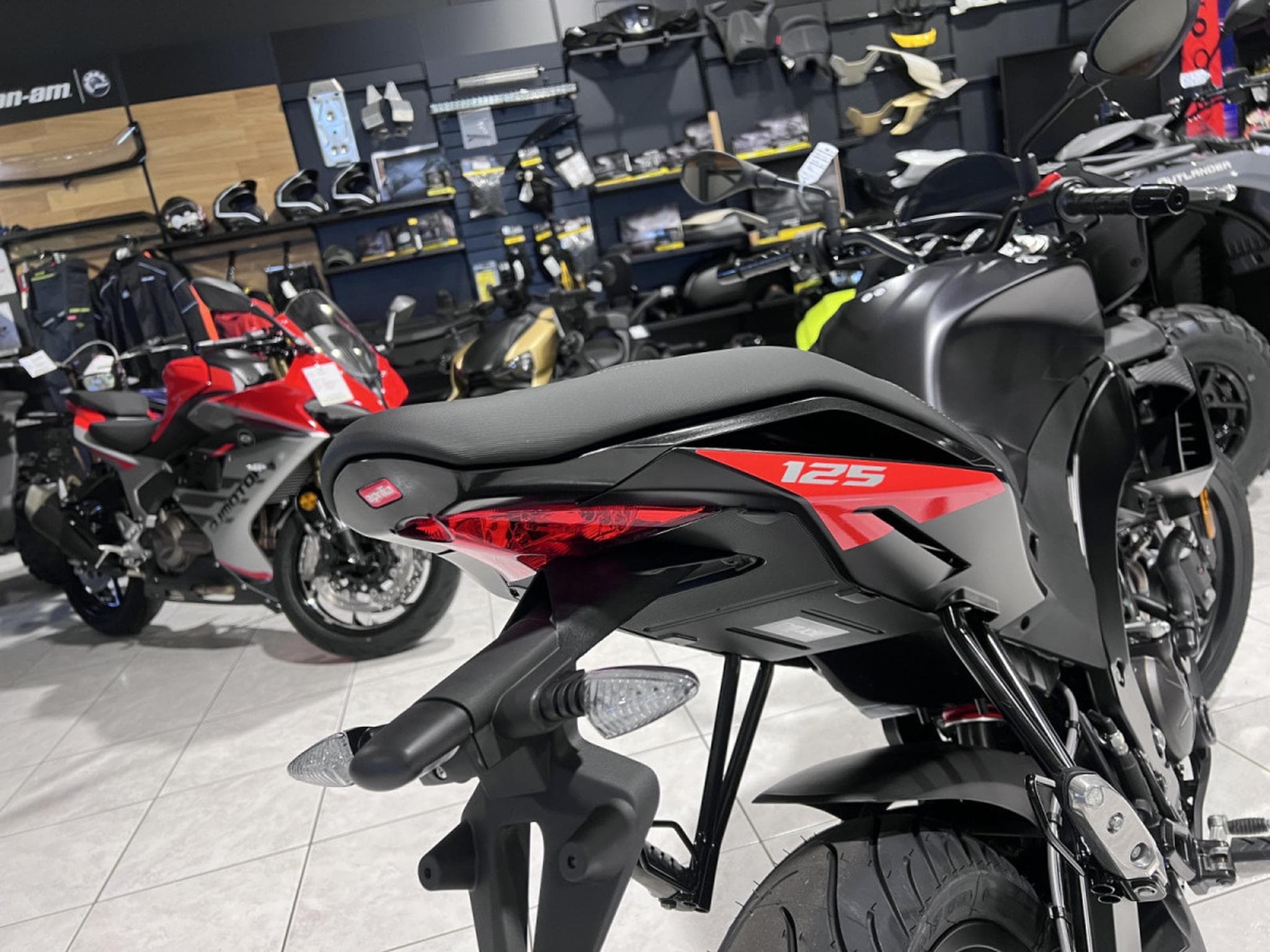 Aprilia Tuono 125 (2025) - Photo 3
