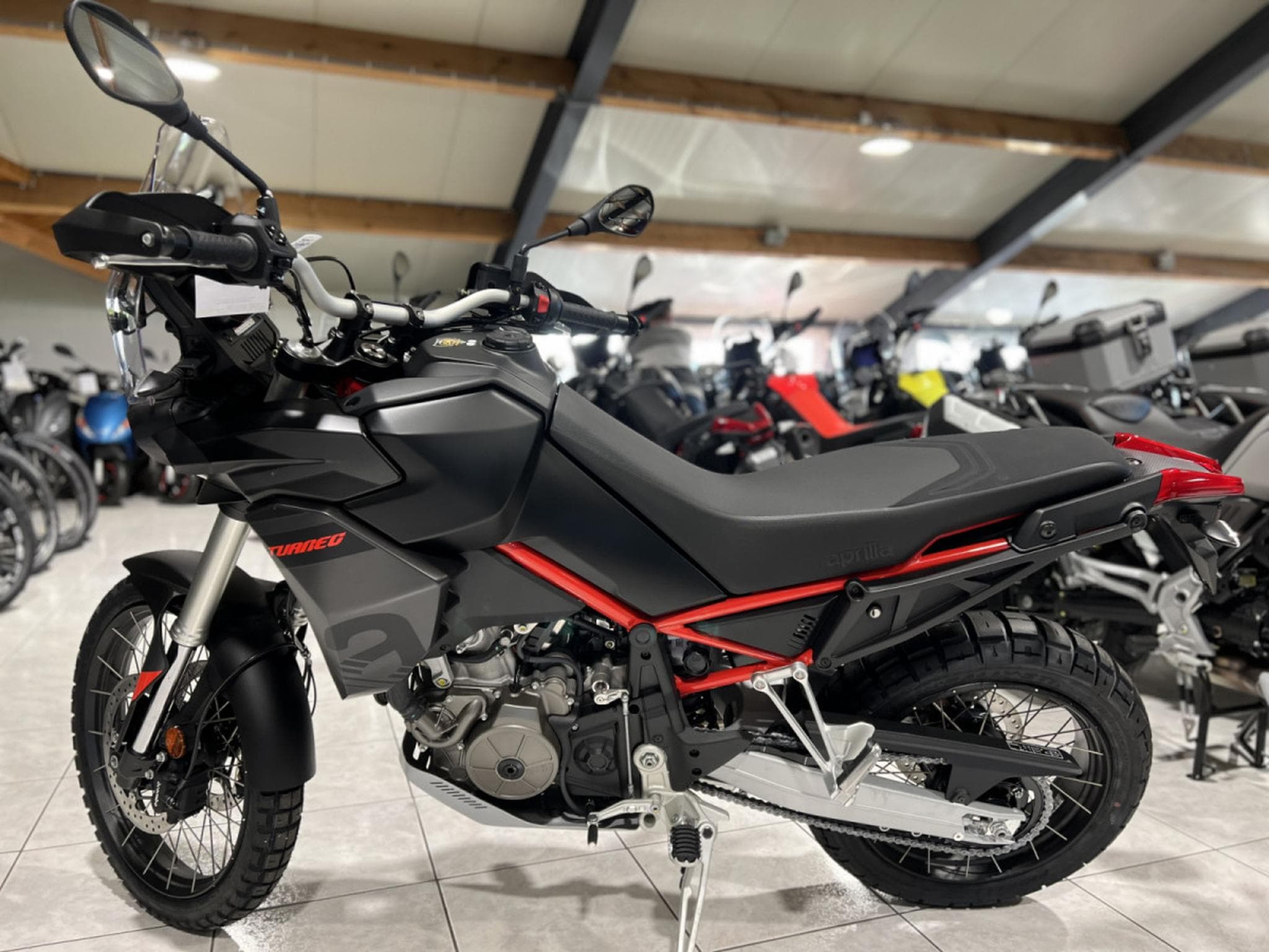 Aprilia Tuareg 660 ATREIDS BLACK disponible aussi en 35 KW (2024) - Photo 4