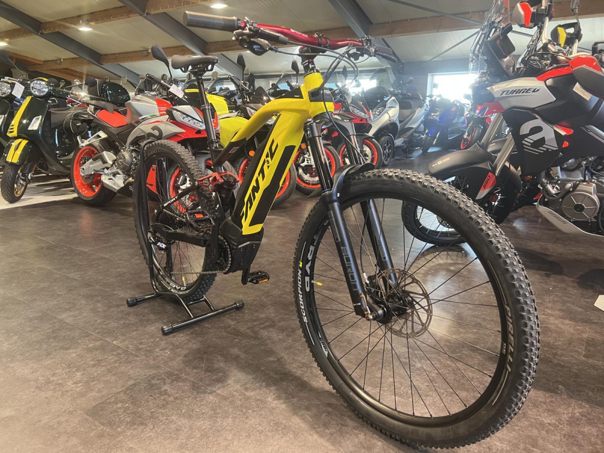 Fantic XTF 1.5 SPORT M ALU BROSE 90 Nm, taille S  630 Wh, 12 V, 29''-29 (2026) - Photo 12