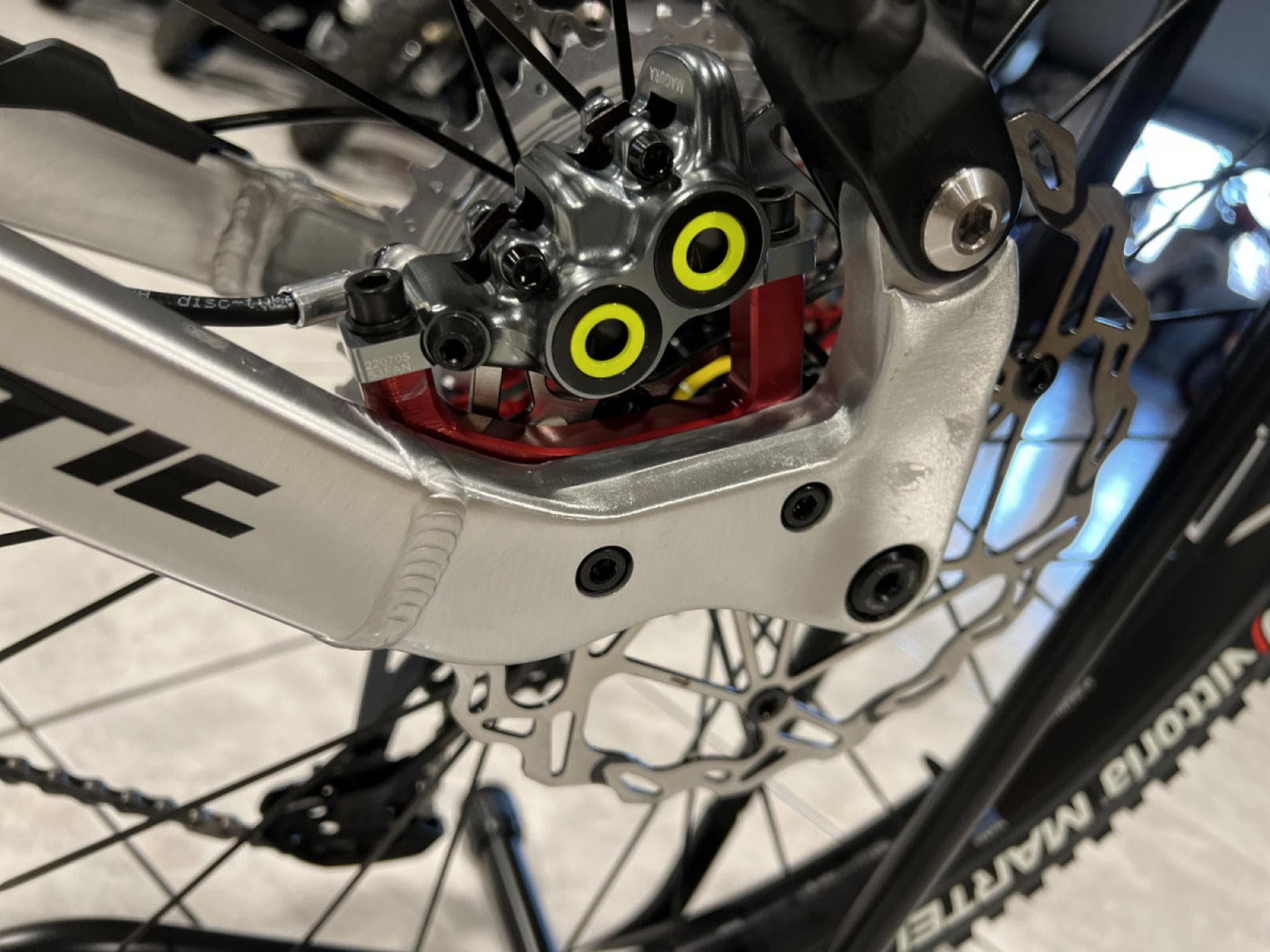 Fantic XEF 1.9 RACE L 720Wh, 29''-27,5'', freins 4 pistons, 90 Nm (2026) - Photo 9