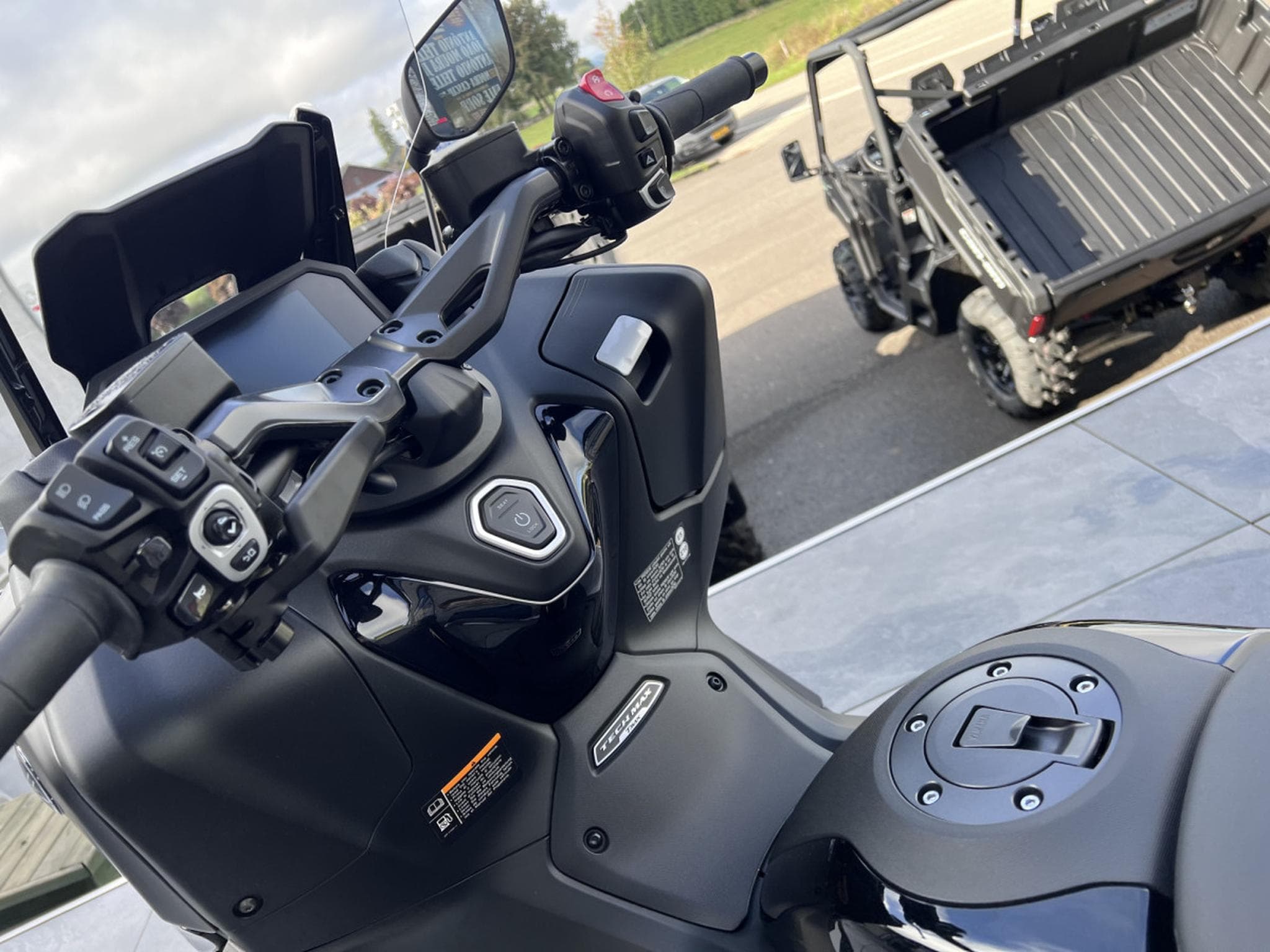 Yamaha T-Max TECHMAX (2026) - Photo 4