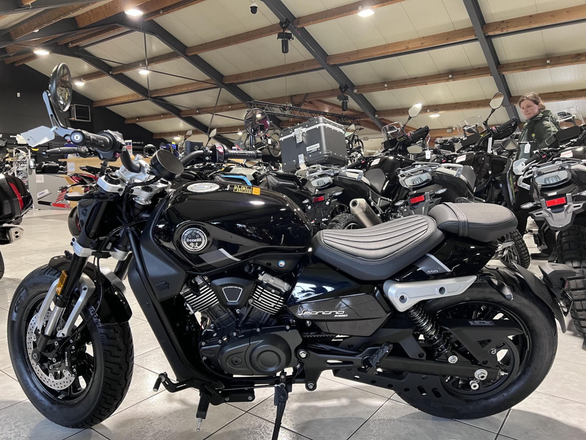 Benelli Leoncino BOBBER V-TWIN 400 (2026) - Photo 4