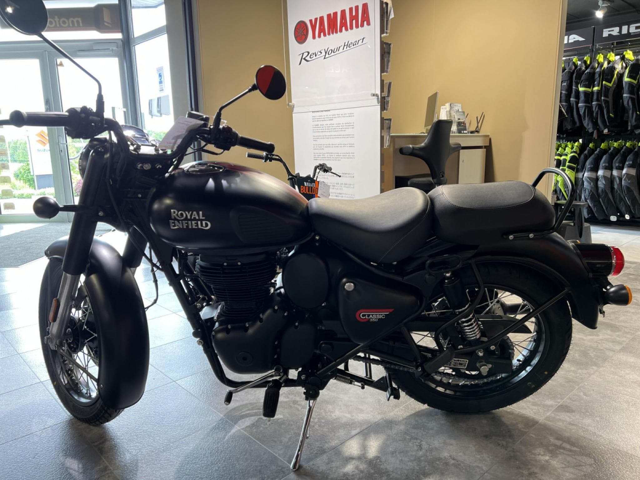 Royal Enfield Classic 350 Noir furtif foncé (2026) - Photo 5