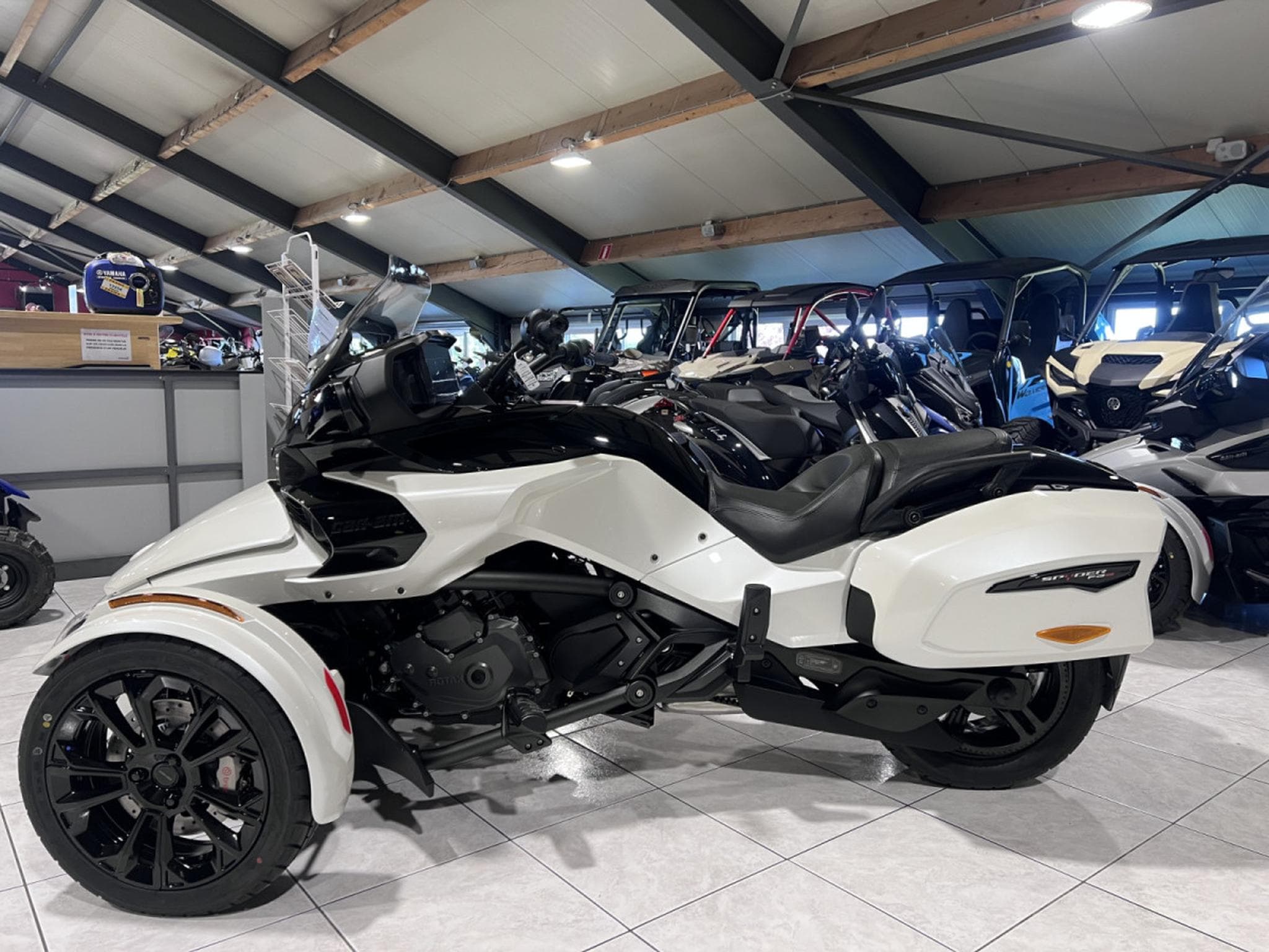 BRP Can-Am Spyder MY25 T (2026) - Photo 4
