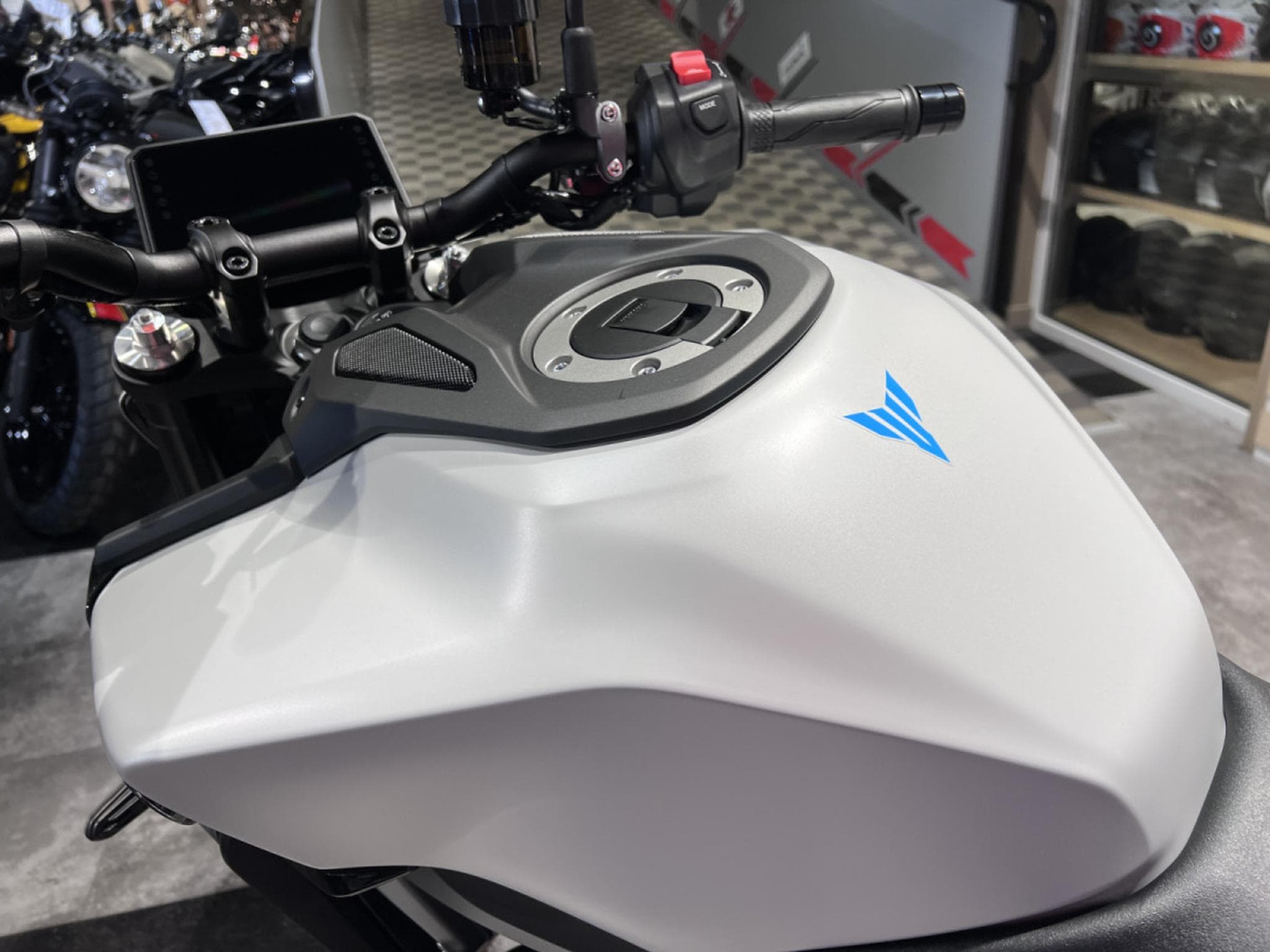Yamaha MT09 Y-AMT (2025) - Photo 6