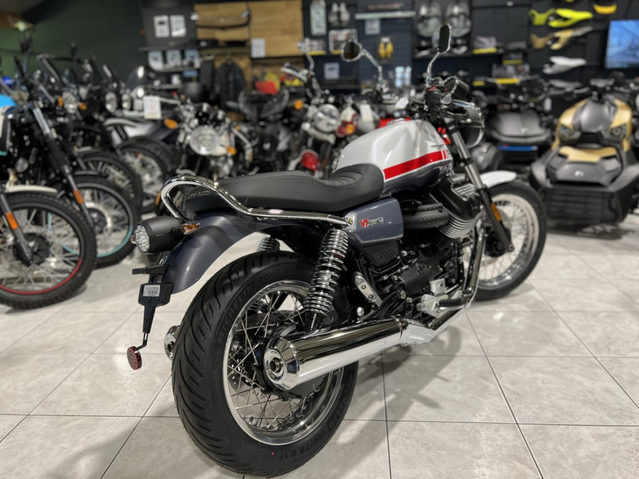 Moto Guzzi V7 SPECIAL (2026) - Photo 3