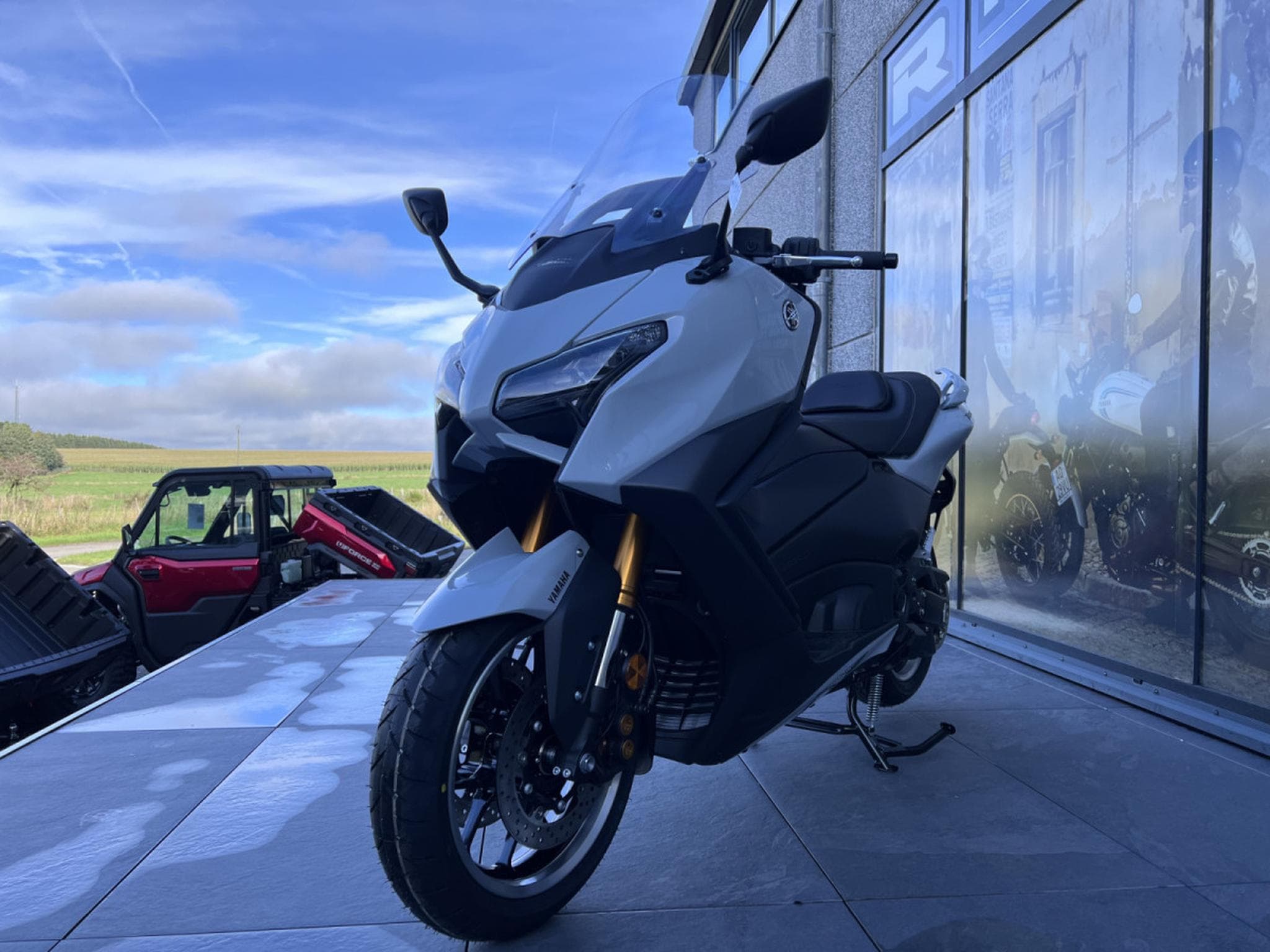 Yamaha T-Max TECHMAX (2026) - Photo 2
