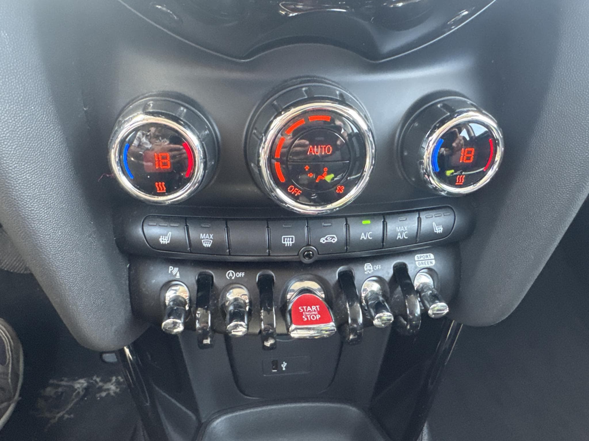 Mini Cooper SD SD 170CV AUTO CAR-PLAY (2018) - Photo 16