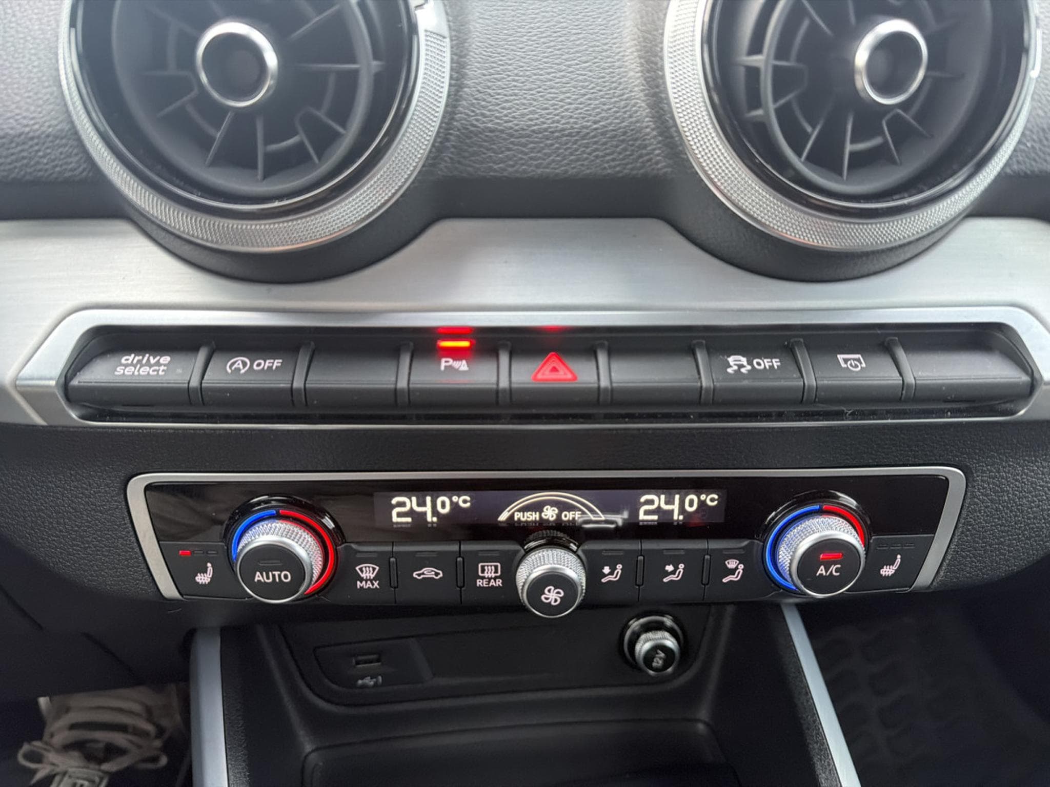 Audi Q2 35 TFSI S-LINE (2021) - Photo 18