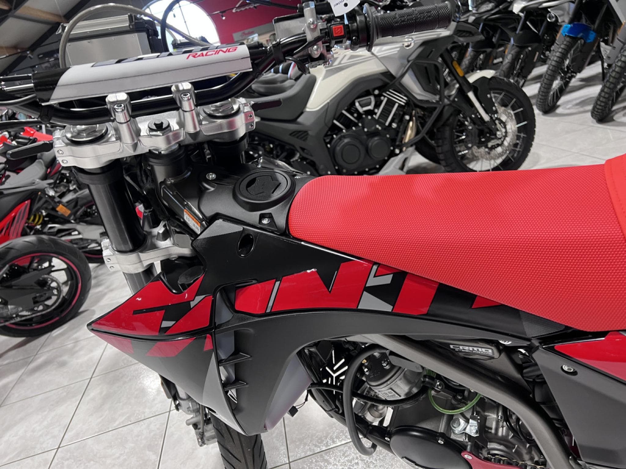 Fantic Motard PERFORMANCE 2T (2026) - Photo 6
