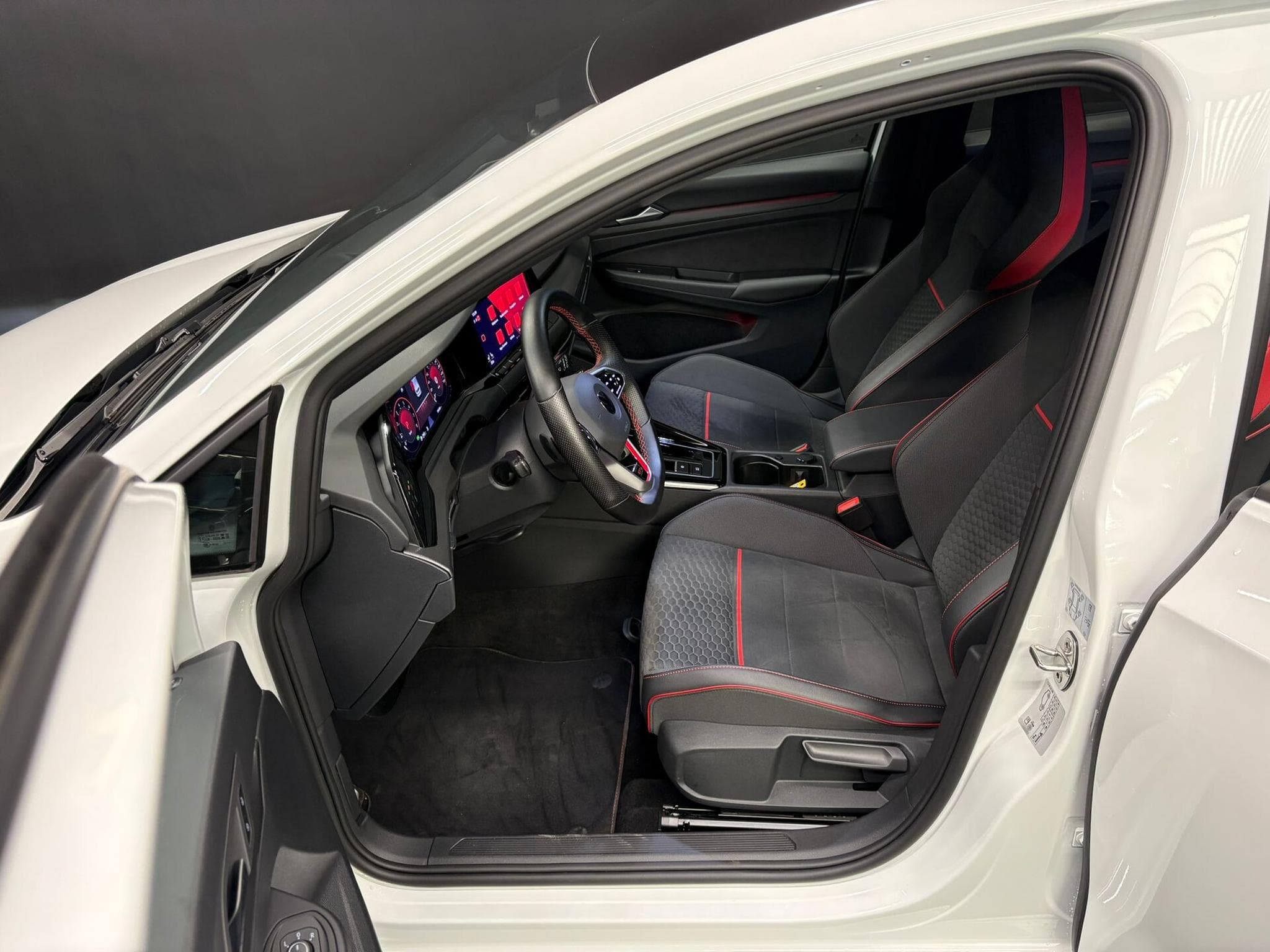 VW Golf GTI Clubsport 2.0 TSI 300cv (2022) - Photo 13