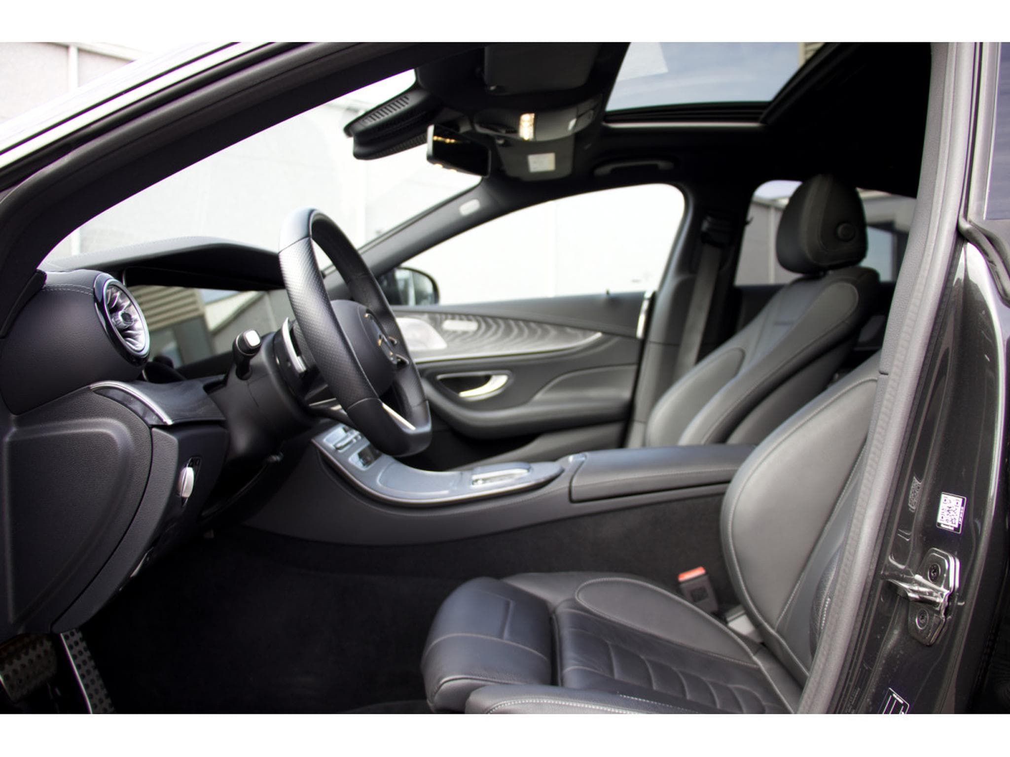 Mercedes CLS 450 4Matic AMG Line 360° Burmester Night (2022) - Photo 5