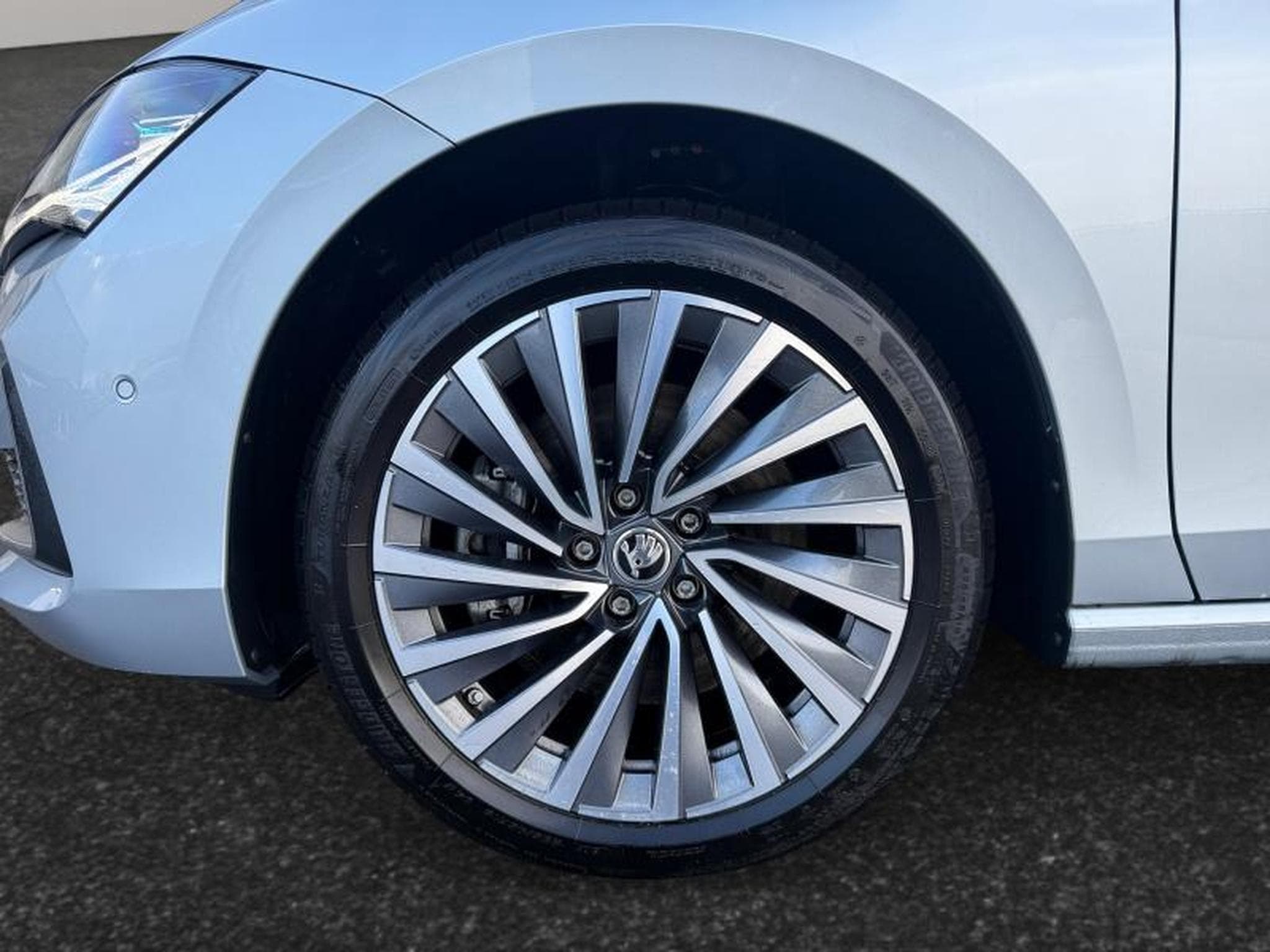 Skoda Superb L&K / DSG  / 360 / Diesel (2024) - Photo 9