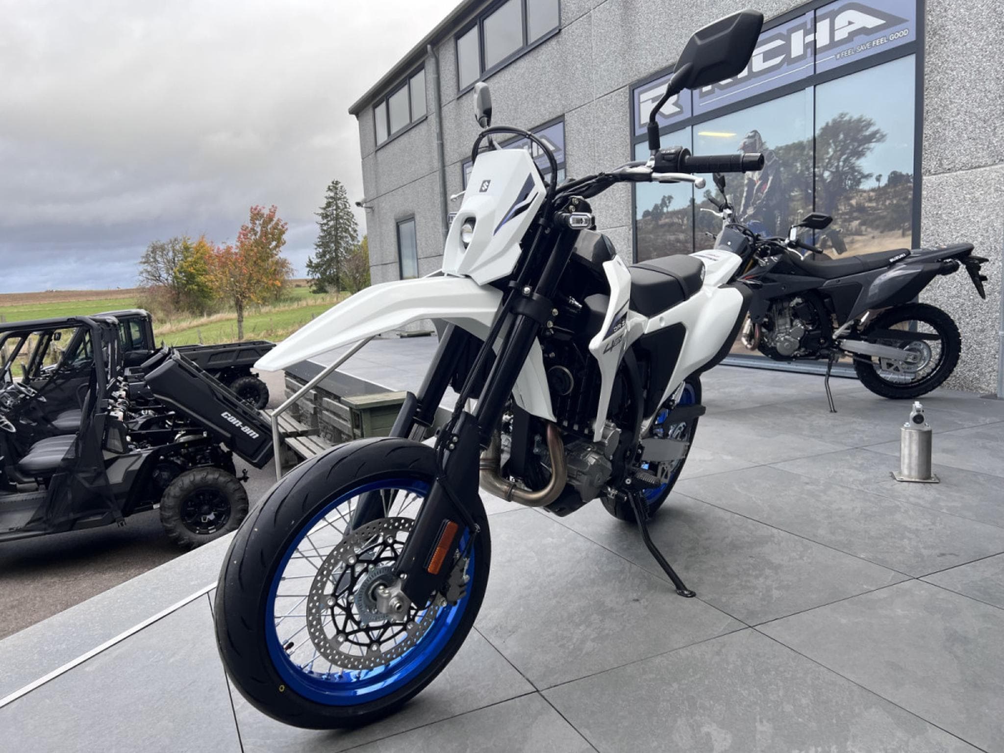 Suzuki DR-Z 400 Supermotard (2026) - Photo 2