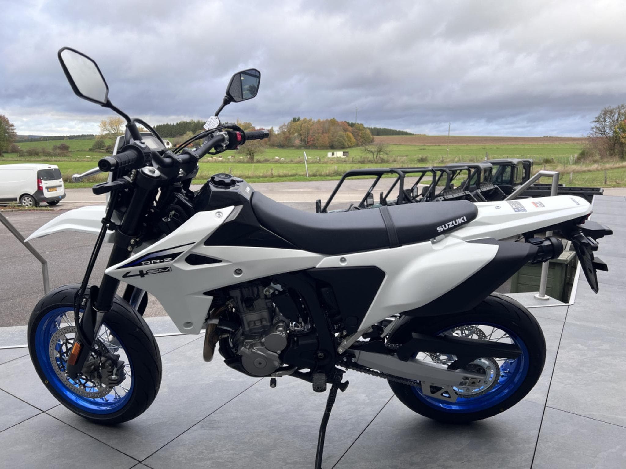 Suzuki DR-Z 400 Supermotard (2026) - Photo 4