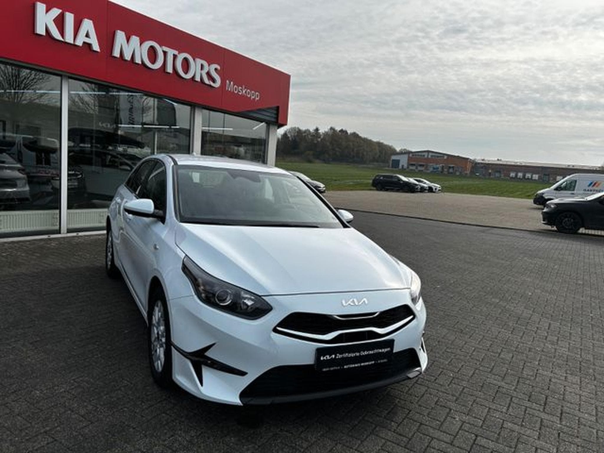 Kia Ceed Ceed 1.5 T-GDI DCT Vision Komfort+ Navi Kamera (2024) - Photo 1