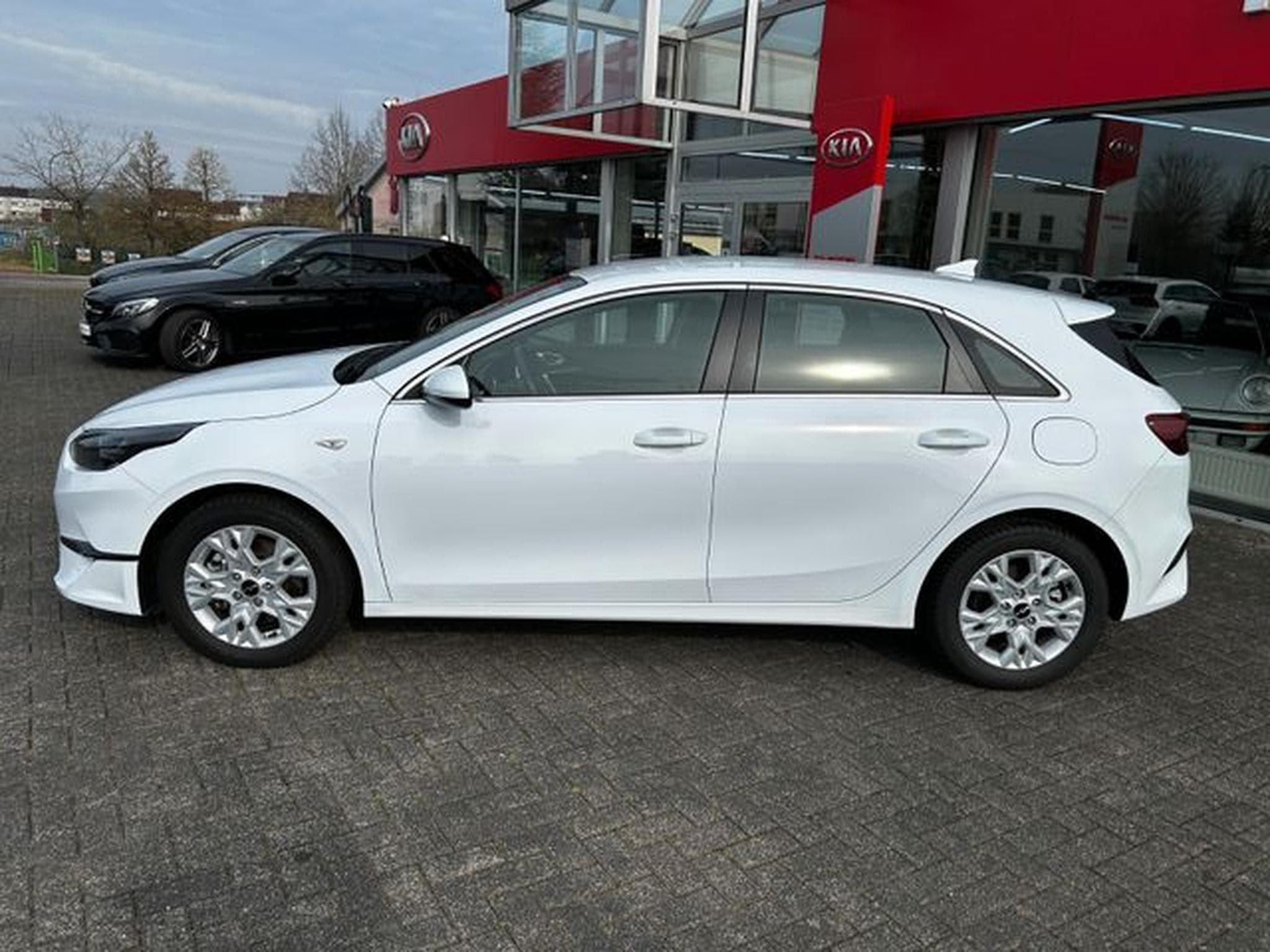 Kia Ceed Ceed 1.5 T-GDI DCT Vision Komfort+ Navi Kamera (2024) - Photo 4