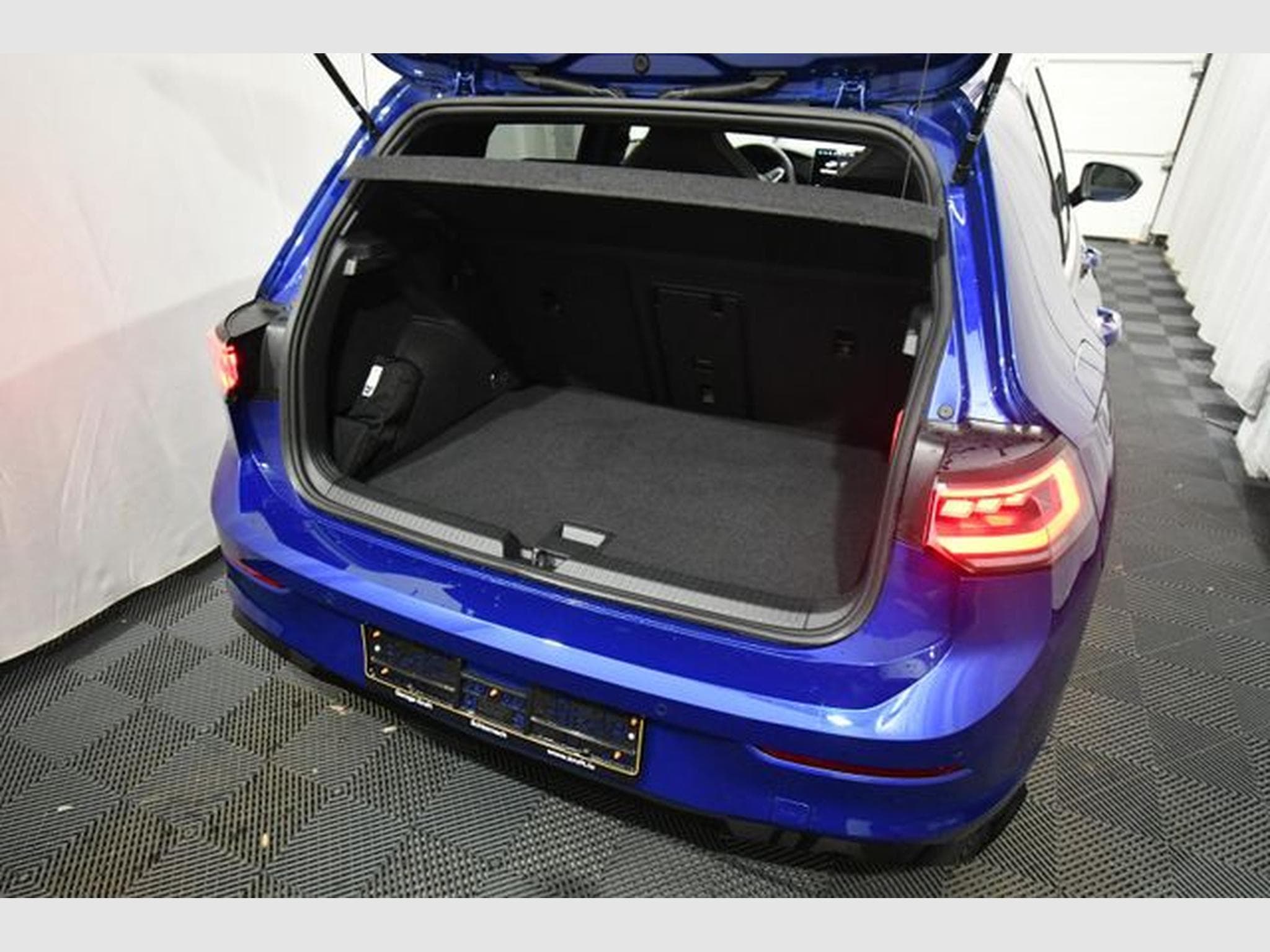 VW Golf Golf VIII Lim. 2.0 TDI R-Line, Black Style, Lede (2024) - Photo 5